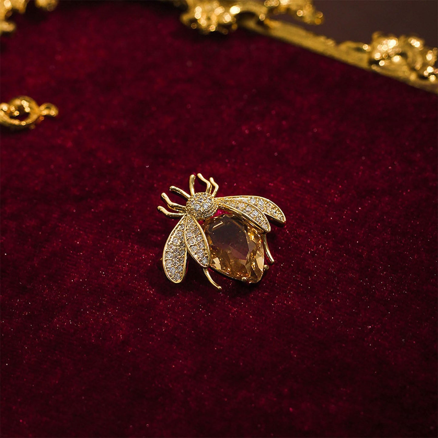 Crystal Bee Brooch for Women Zirconia Bee Pin Bee Jewelry Birthday Mother's Day for Mother Wife Girlfriend