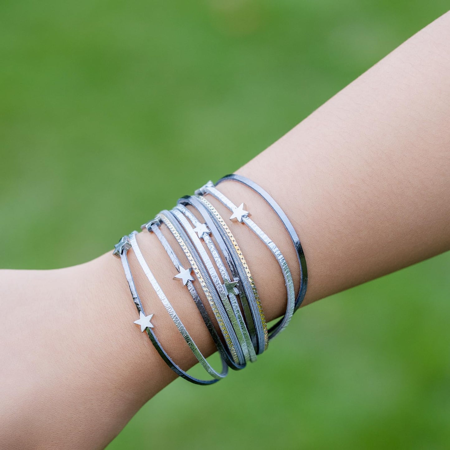 FANCY SHINY Leather Wrap Star Bracelet Boho Bangle Bracelets for Women Trendy Stackable Cute Star Bracelet with Magnetic Clasp(Black)