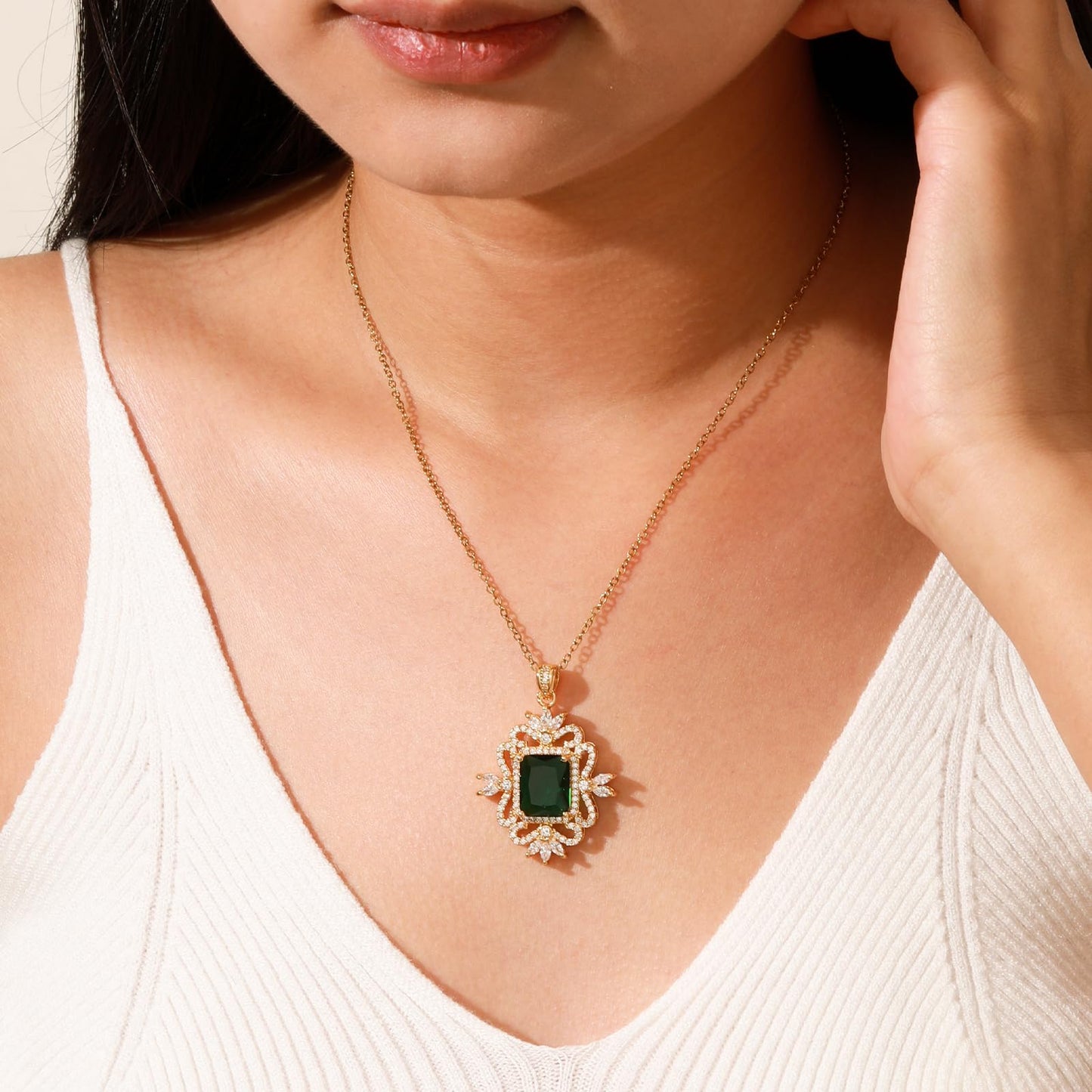 Green Baroque Square May Birthstone Emerald Necklaces for Women-Gold Plated Imitation Emerald Jewelry Baroque Pendant Necklace Waterproof Non Tarnish Maximalist Jewelry For Birthday Valentines Day Mother's Day Christmas Thanksgiving Gifts