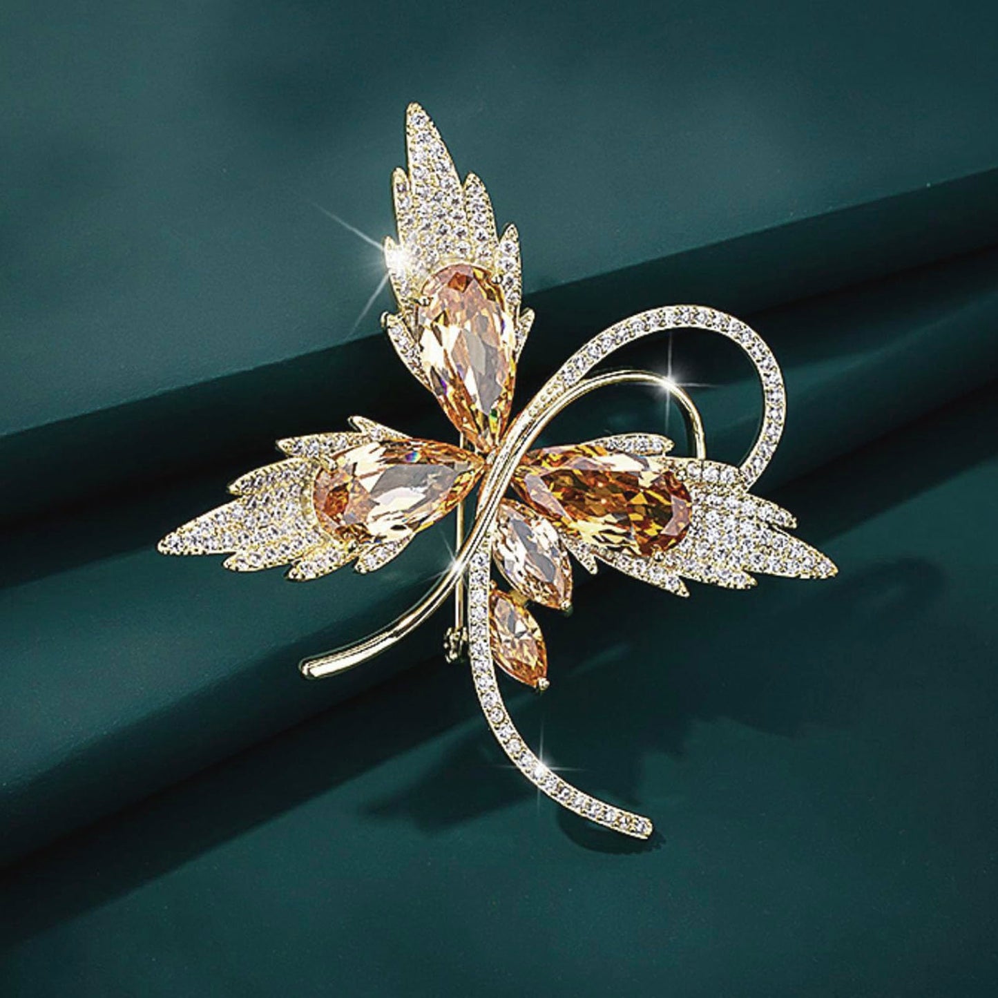 Vbvbip Elegant Vintage Crystal Clover Leaf Brooch for Women, Sparkling Flower Brooch for Blazer Dress Coat, Wedding Prom Fashion Jewelry Gift