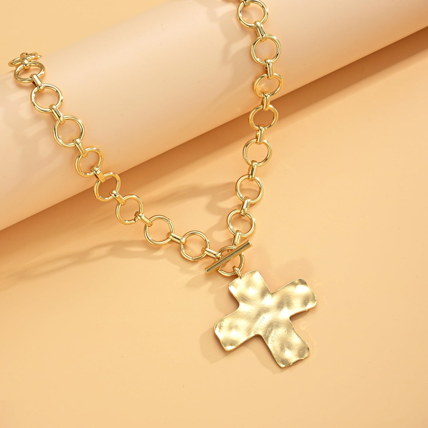 FAXHION Chunky Cross Necklace for Women, Gold Toggle Chain Statement Necklace with Hammered Cross Pendant, Vintage Chunky Necklace Jewelry Gift for Women