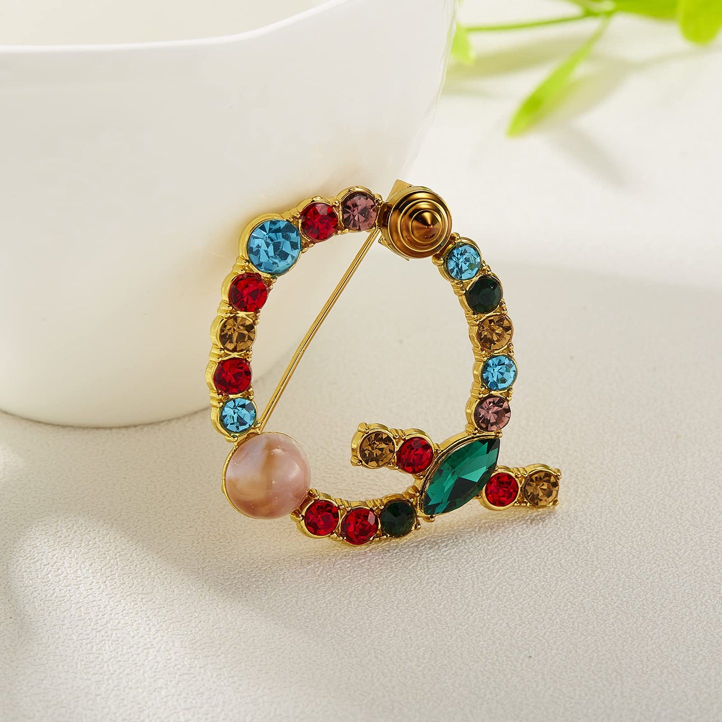 RINHOO Crystal Pearl Initial Brooch Gold Plated Enamel Colorful Letter Alphabet Breastpin Pin Jewelry for GIFTS (Gold Q)