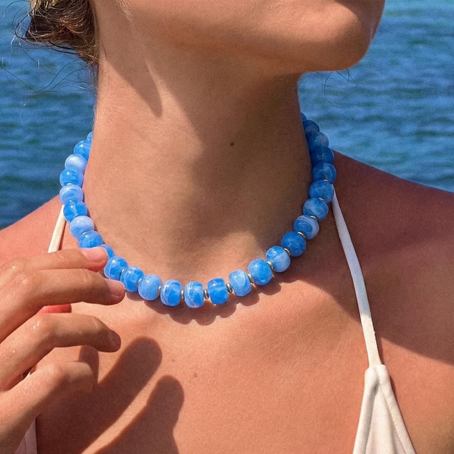 HolidayQbee Beaded Necklace for Women Boho Bead Chunky Necklace Big Bead Statement Necklace Fashion Trendy Summer Light Blue Resin Beaded Necklaces Jewelry Gifts