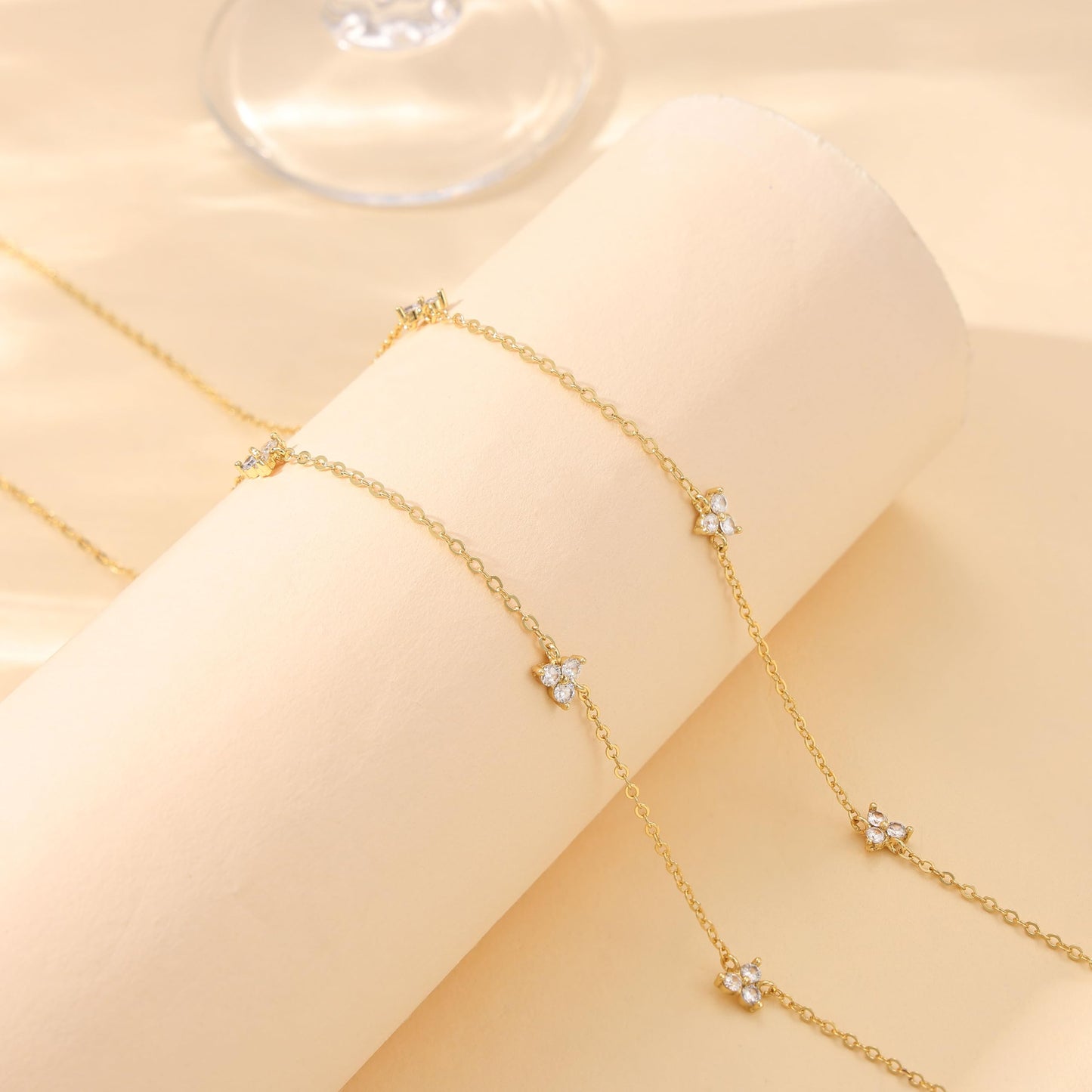 Risamil Waist Chain for Women, Dainty Gold Plated Belly Chain for The Waist Adjustable Waterproof Flower Chain Simple Body Chain Summer Jewelry Gifts for Women