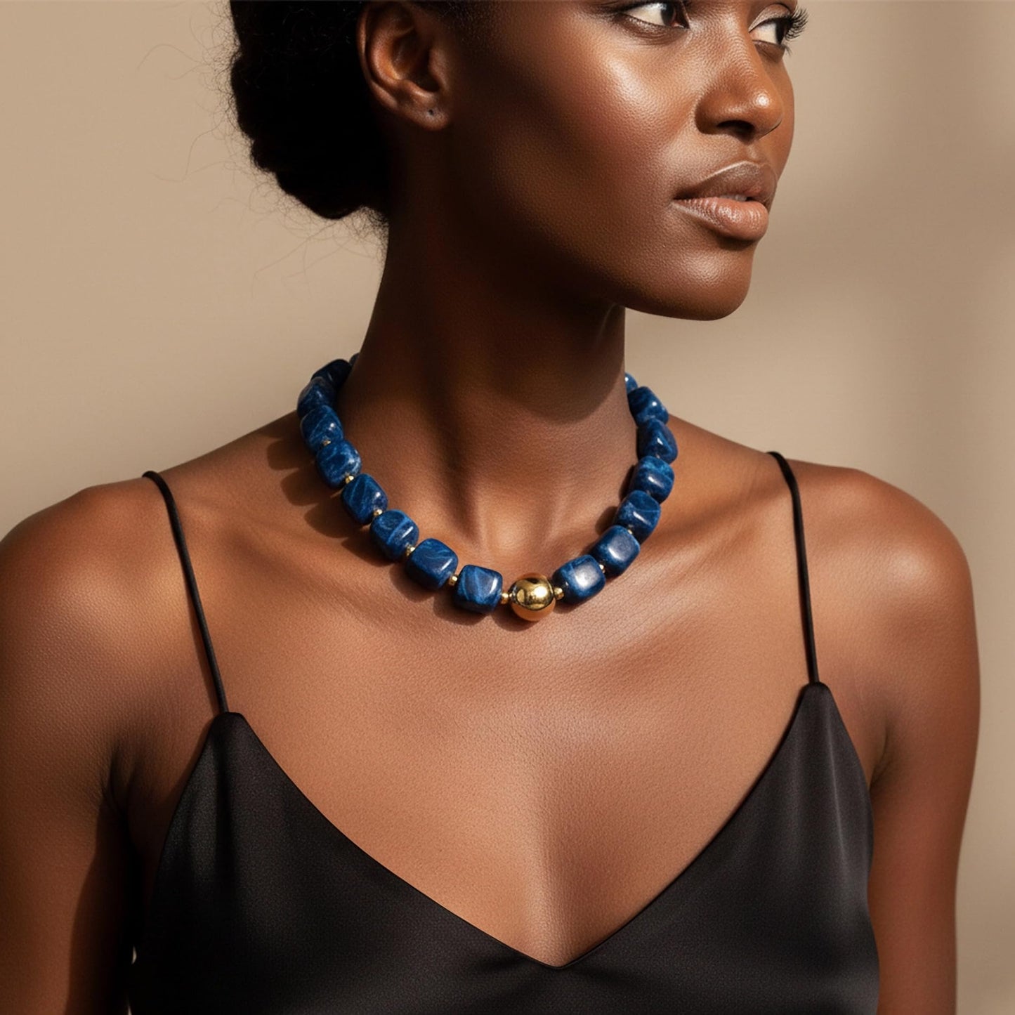 WOWORAMA Blue Chunky Beaded Necklace for Women Navy Blue Large Square Acrylic Beads Necklace Statement Chunky Choker Necklaces Summer Boho Jewelry