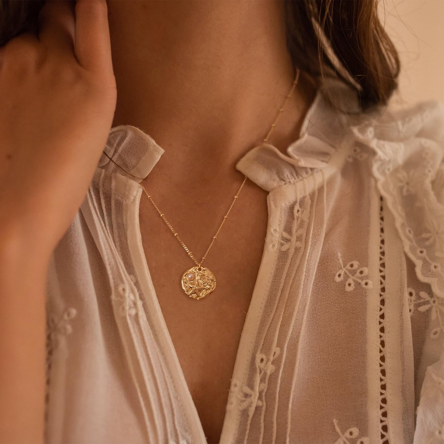 MTMY Gold Starfish Necklace 14K Gold Plated Shell Conch Ocean Pendant Necklace for Women Beach Summer Jewelry(Pearl Starfish)