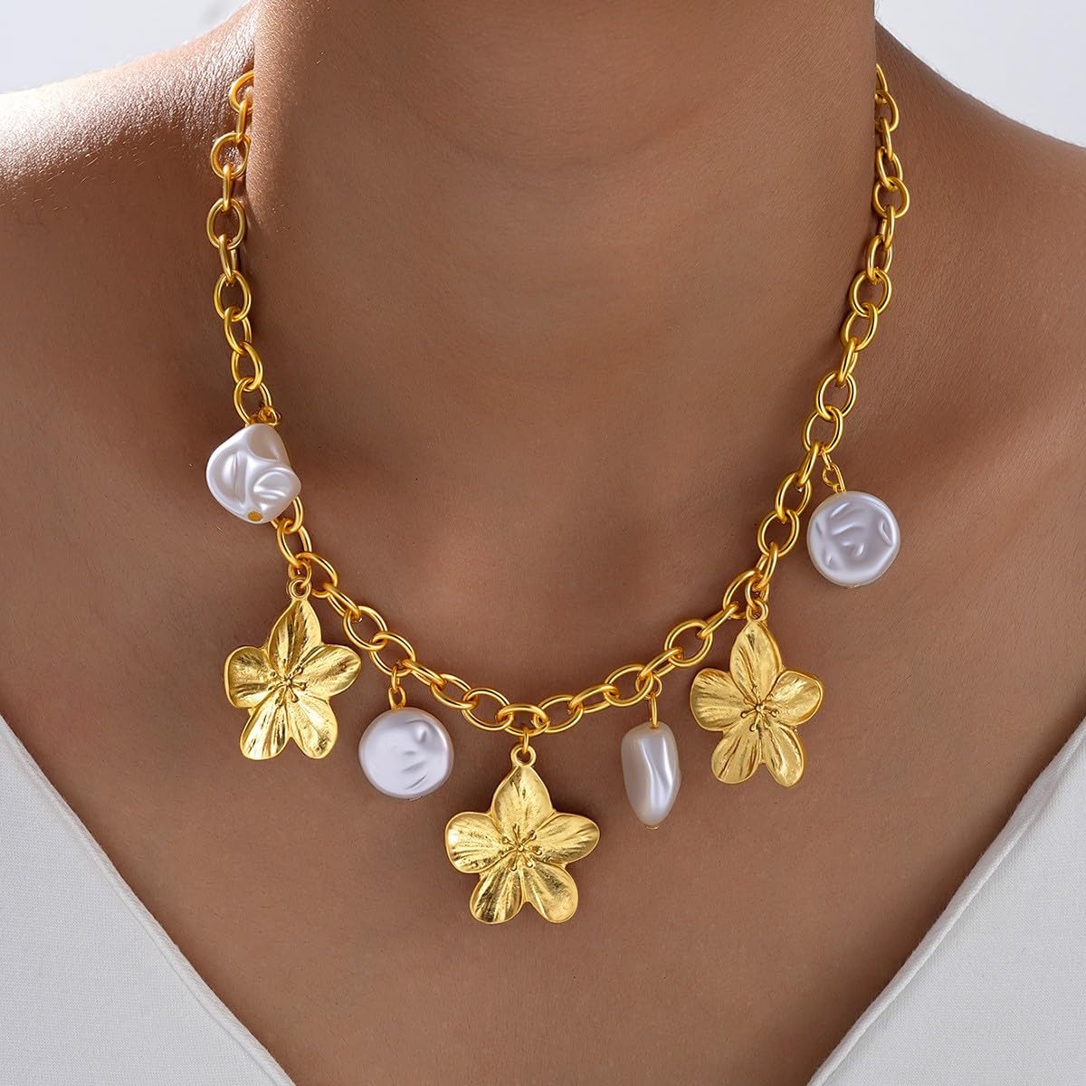 GLRITY Gold Flower Necklaces for Women Stacked Flower Pearl Necklaces Statement Pearl Choker Necklace Dainty Coastal Summer Beach Vacation Jewelry Gifts