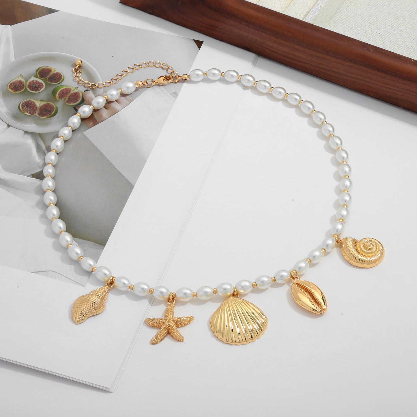INNERDIVA Charm Necklace for Women, Gold Conch Starfish Shell Necklaces Conch Seashell Necklaces Summer Beach Gifts