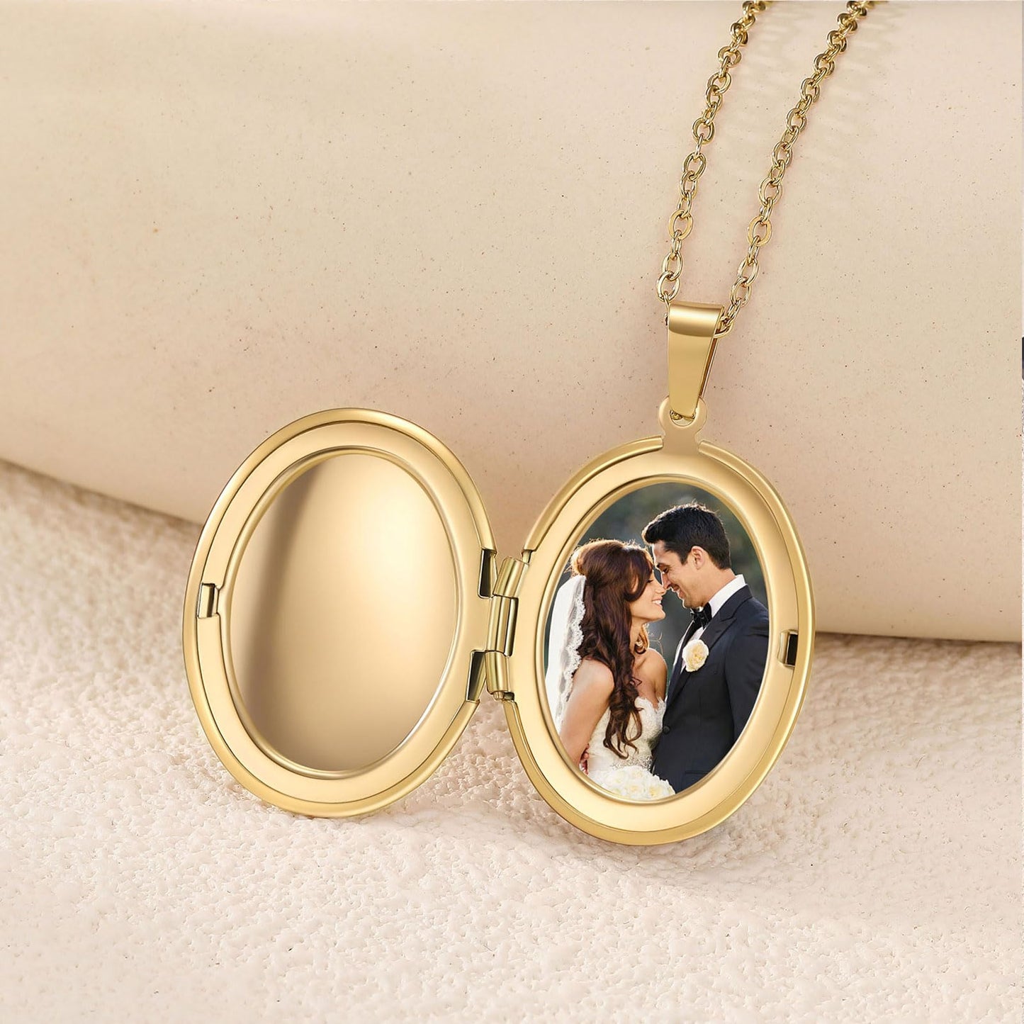 PHOCKSIN Gold Oval Locket Necklace For Women Locket Necklace that Hold Pictures For Girlfriend Best Gifts for Birthday Mothers Day