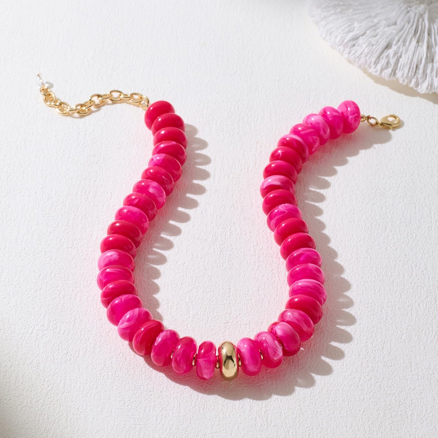 HolidayQbee Beaded Necklace for Women Chunky Beaded Choker Necklace Boho Oval Rose Red Big Bead Statement Necklaces Fashion Trendy Summer Beach Jewelry Gifts