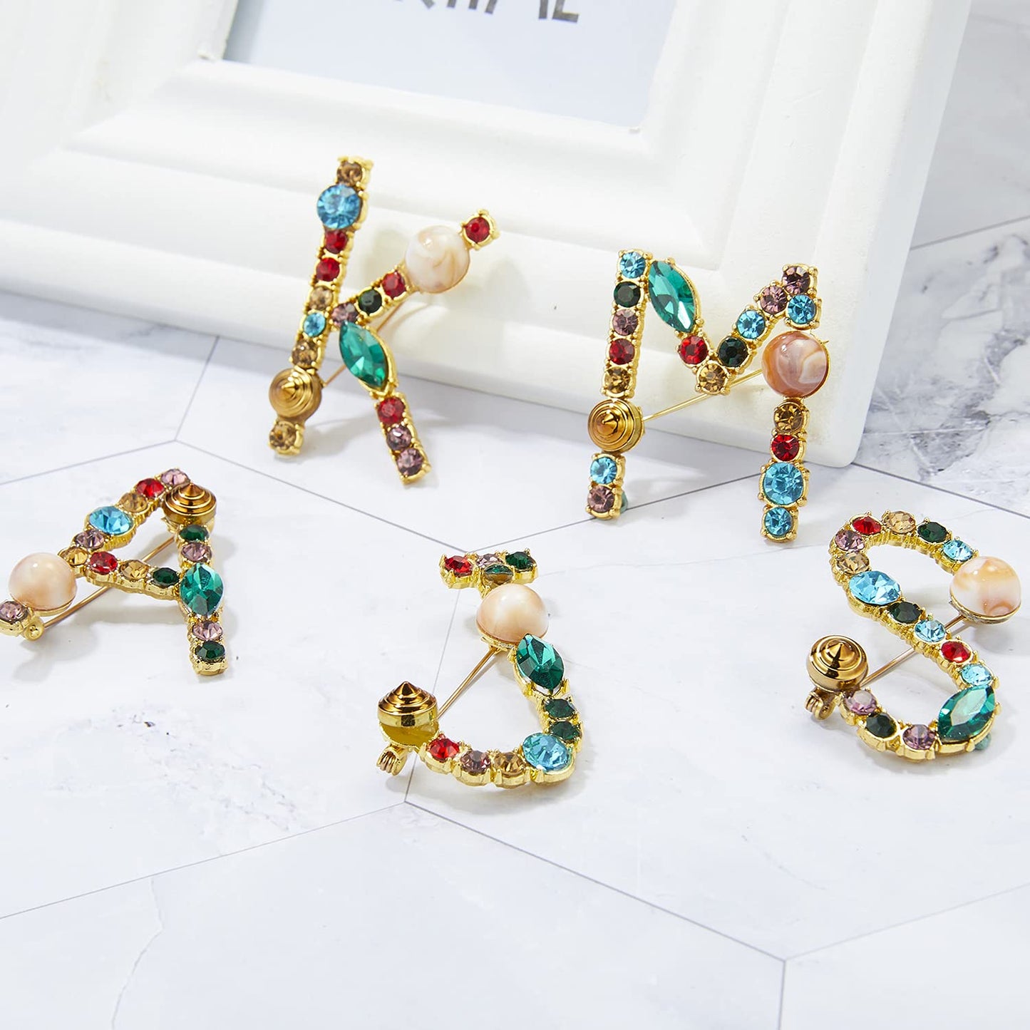 RINHOO Crystal Pearl Initial Brooch Gold Plated Enamel Colorful Letter Alphabet Breastpin Pin Jewelry for GIFTS (Gold O)
