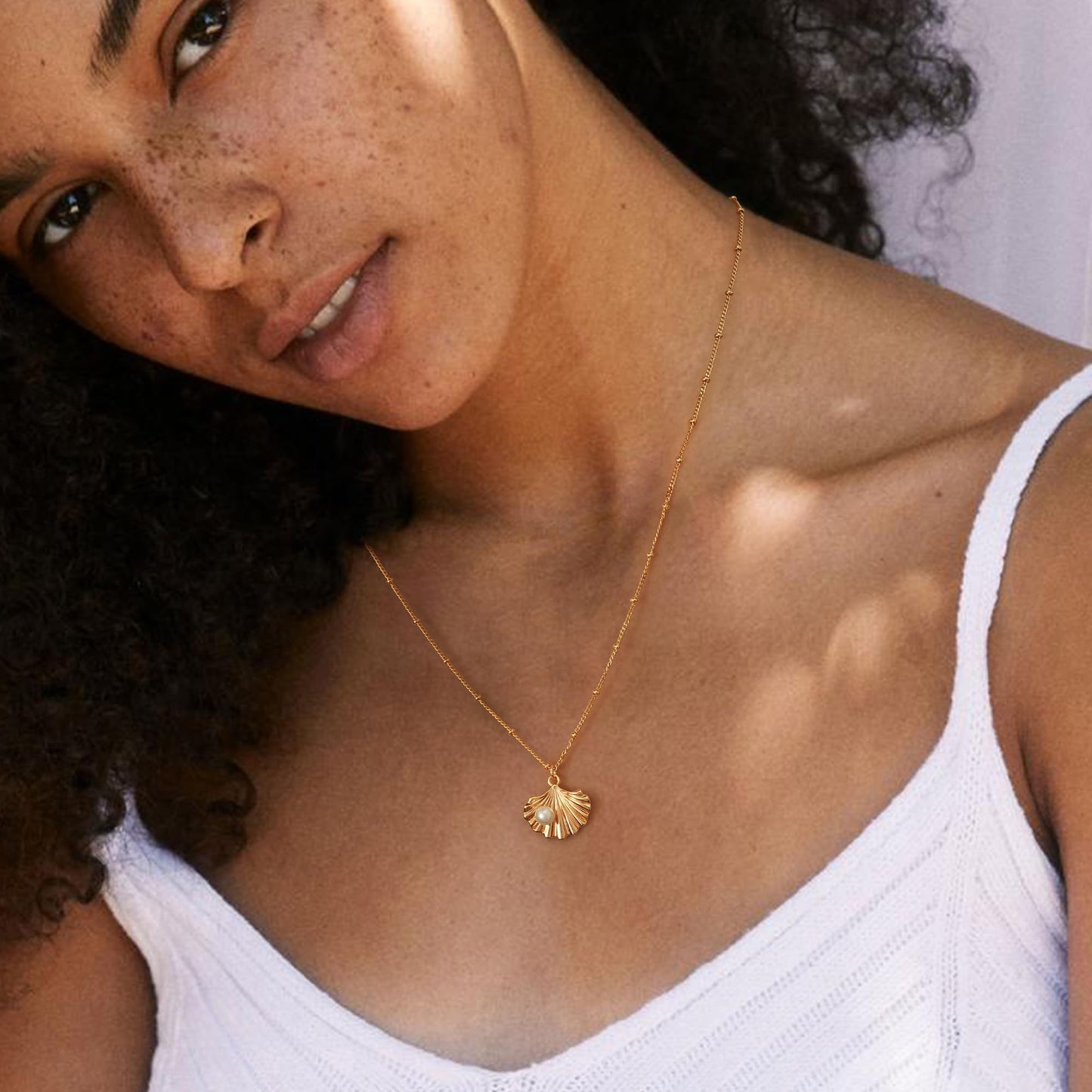 MTMY Gold Starfish Necklace 14K Gold Plated Shell Conch Ocean Pendant Necklace for Women Beach Summer Jewelry(Pearl Shell)