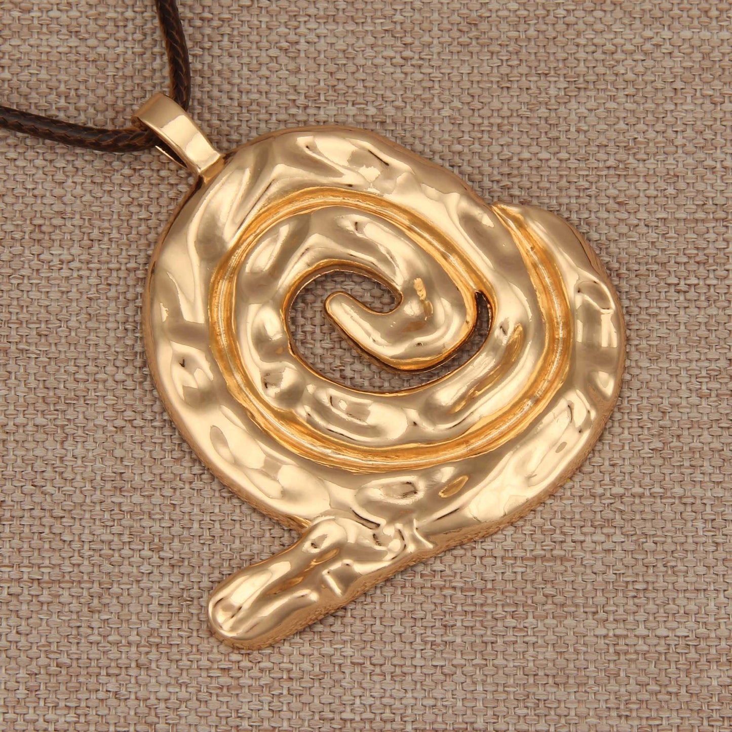 joymiao Bohemian Pendant Necklace Women Chunky Gold Necklace Boho Vintage Statement Necklaces with Swirl Pendant Casual Hippie Jewelry