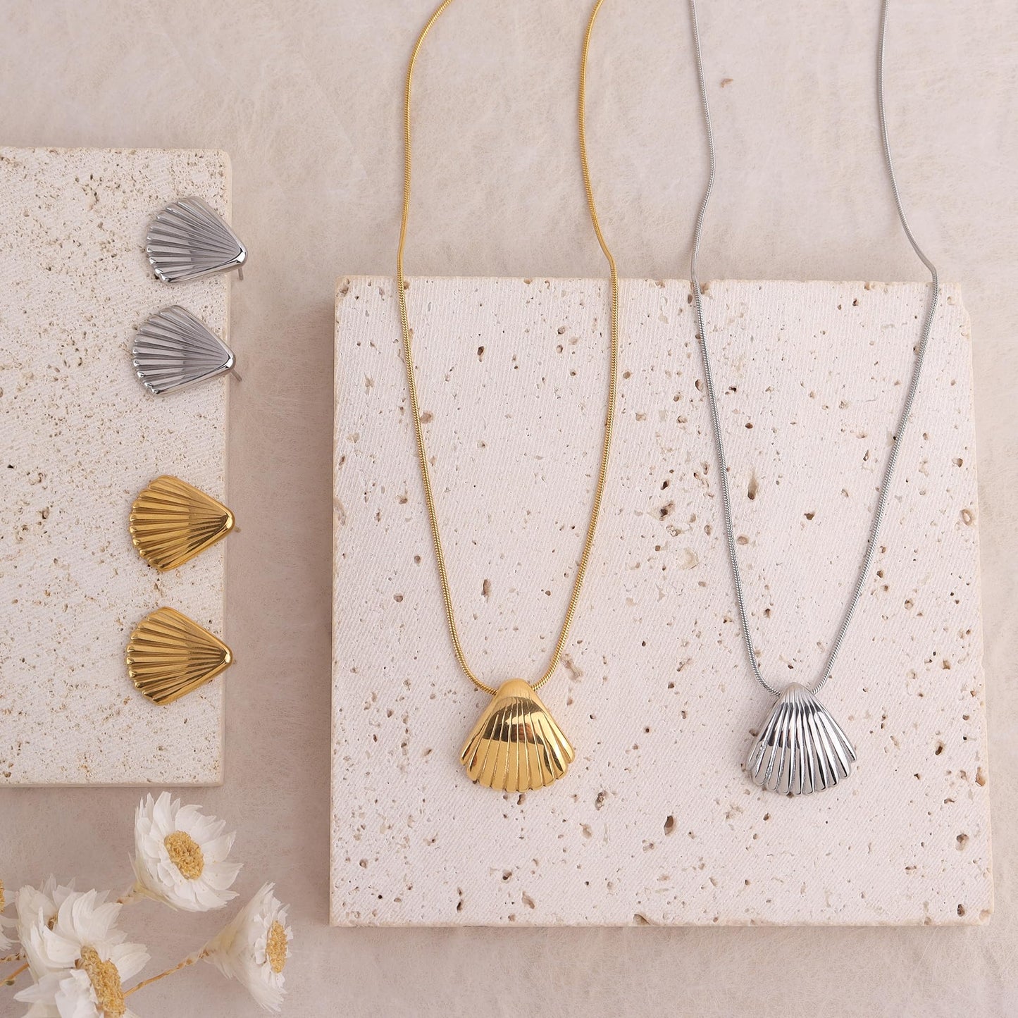 Frigotine Dainty Silver Shell Pendent Necklace for Women, Trendy Simple Statement Seashell Textured Adjustable Snake Chain Choker Summer Beach Jewelry Gifts