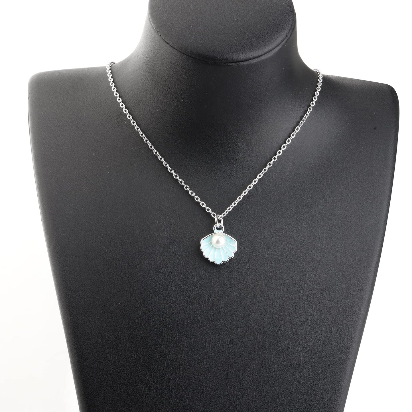 BNQL Seashell Pendant Necklace Beach Lover Gifts Scallop Necklace Enamel Blue Seashell Jewelry Gifts for Women