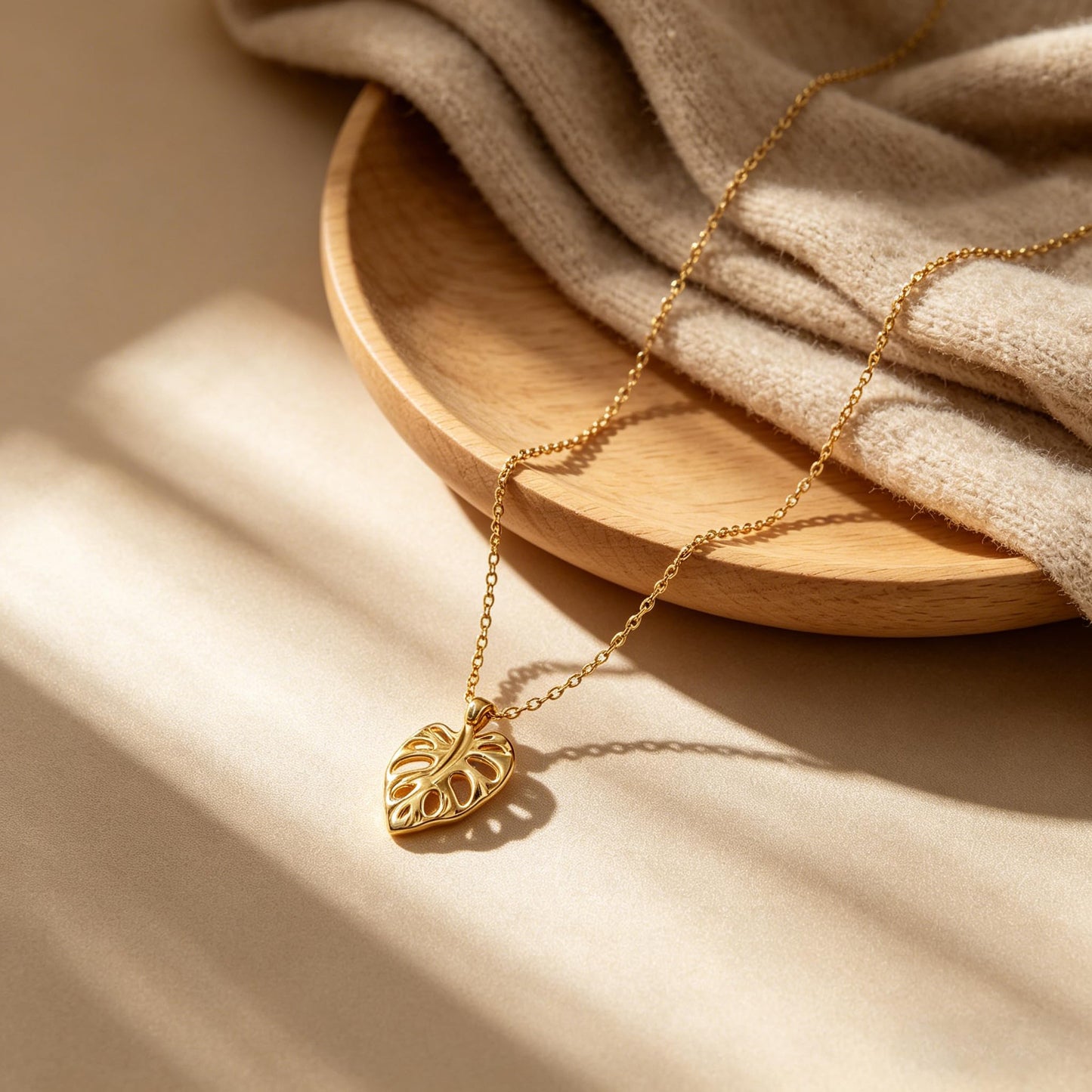 Baydurcan Monstera Necklace for Women, Plant Leaf Pendant Monstera Jewelry, Botanical Gift for Plant Lover