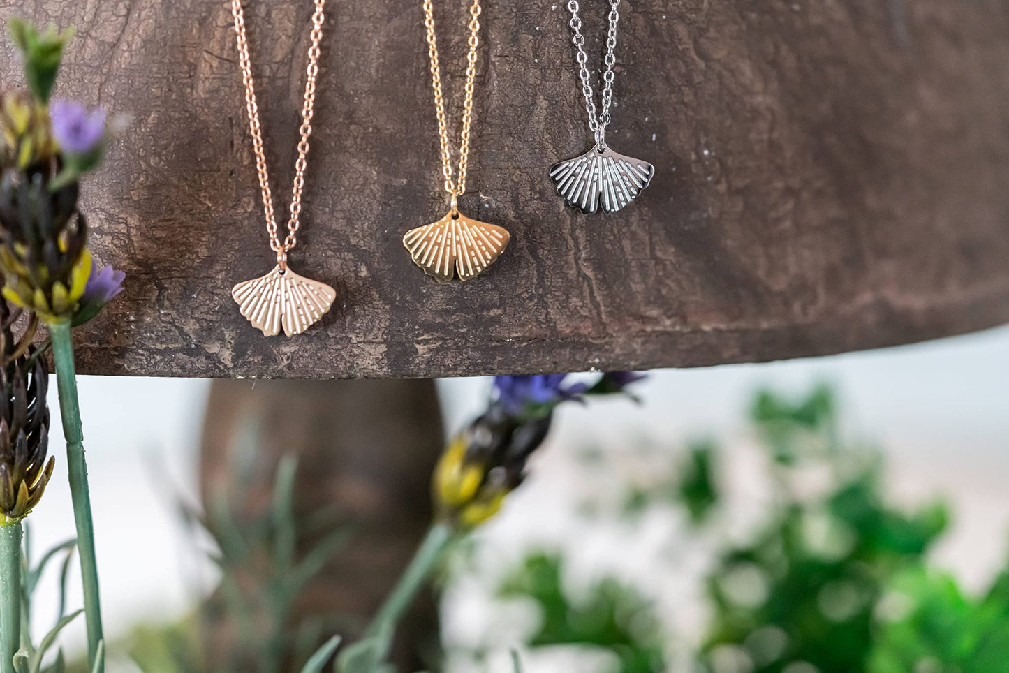 LUUK LIFESTYLE Necklace for women in stainless steel with ginkgo leaf pendant and HAPPINESS gift card, gift idea, 19” chain length, symbol of nature and serenity, zen jewelry for women, silver