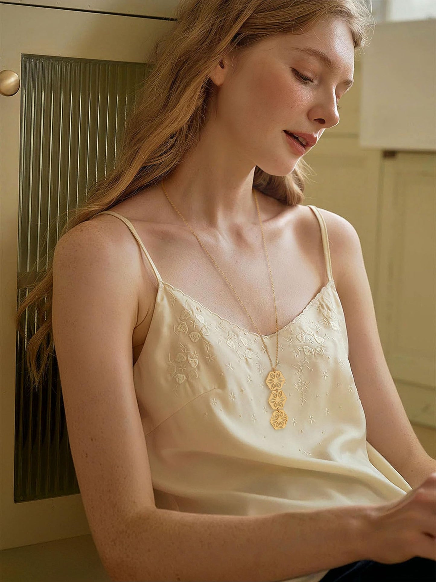 Dainty Long Gold Necklace for Women Trendy 18K Gold Chain Pendant Necklaces Personalized Simple Snowflake Necklace
