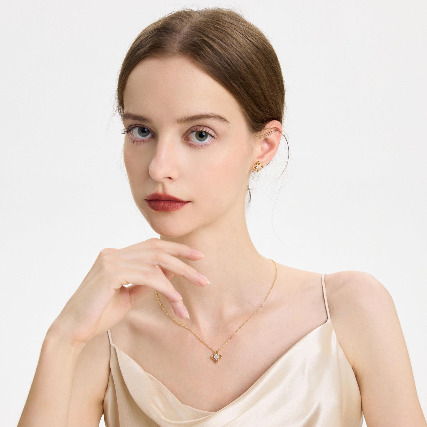 COBI T Bar Necklace for Women, Circle Pendant Necklaces Rhodium Plated &18K Gold Finished Four Leaf Clover | Link Chain Necklace with T-Bar Charm, Adjustable 18"+2" Dainty Jewelry Gift