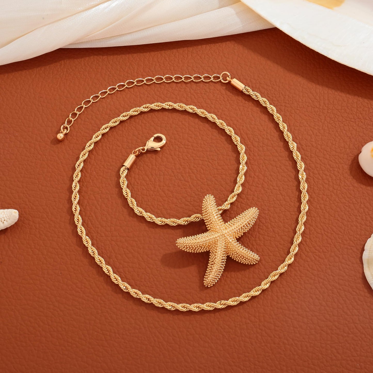 INNERDIVA Gold Starfish Pendant Necklace for Women 14k Gold Plated Summer Beach Beachy Ocean Jewelry Chunky Big Dainty Rope Chain Charm Necklaces Statement Seashell Shell Coastal Vacation Accessories