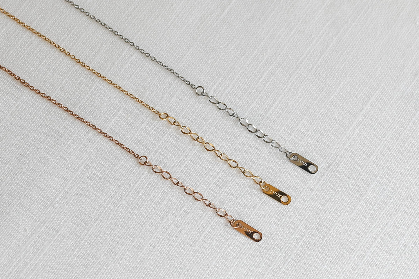 LUUK LIFESTYLE Filigree 19” necklace with monstera leaf pendant, modern and minimalist fashion accessory, nature zen jewellery for everyday life, HAPPINESS gift card, lucky charm, layer look, gold