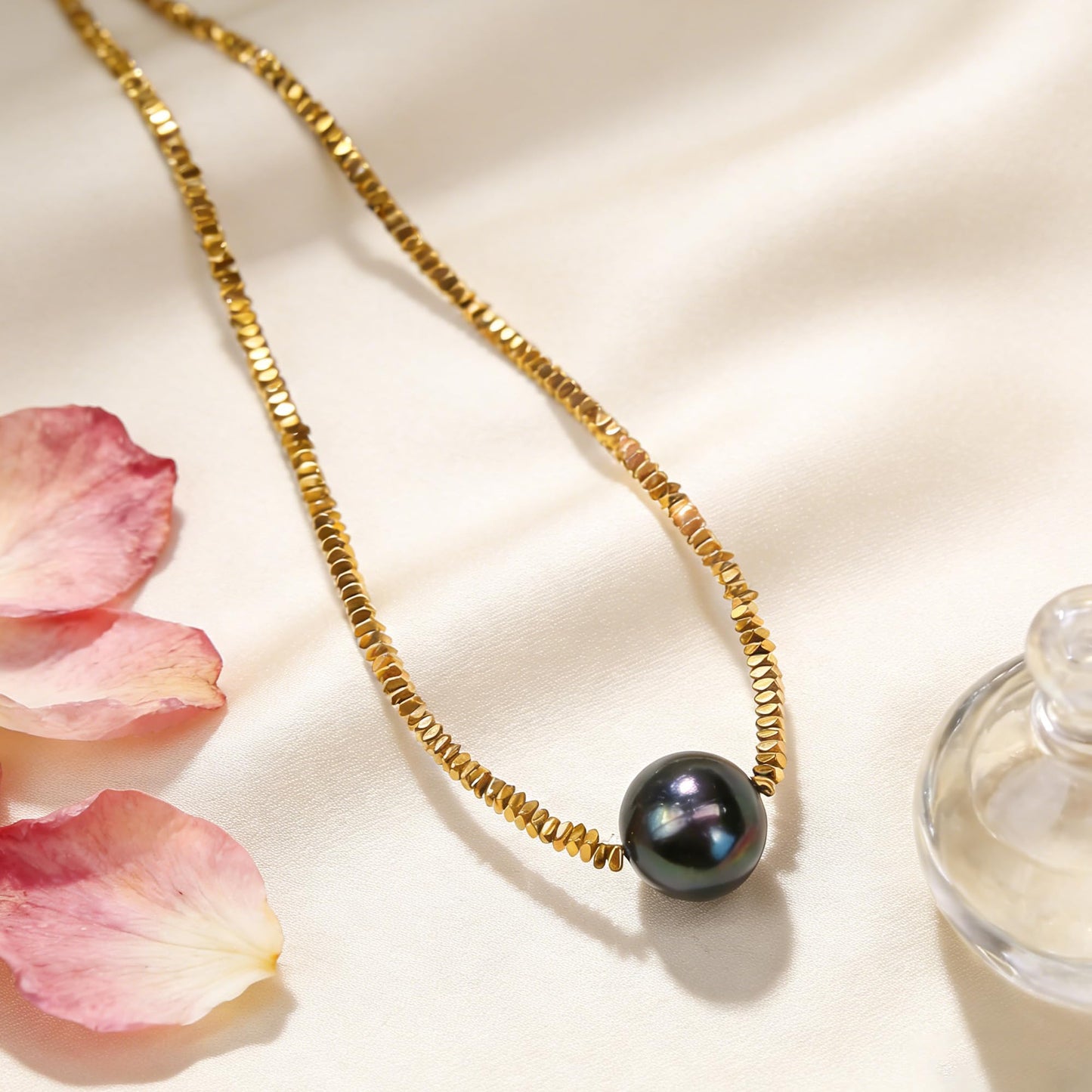 GEMTAL Dainty Single Pearl Pendant Necklaces for Women Trendy,18K Gold Plated Handmade Stone Beaded Choker Necklace,Delicate Round Freshwater Pearl Necklace Jewelry Gift for Women Girls(Black/Gold)
