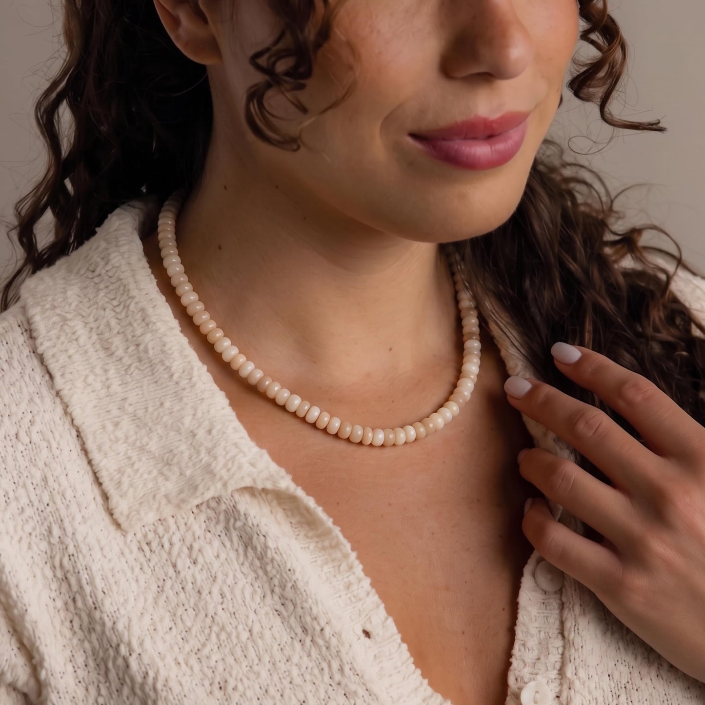 CONRAN KREMIX Beige Stone Beaded Necklace for Women,Natural Stone Bead Choker Necklaces Boho Summer Beach Necklace Gemstone Jewelry Gift for Women