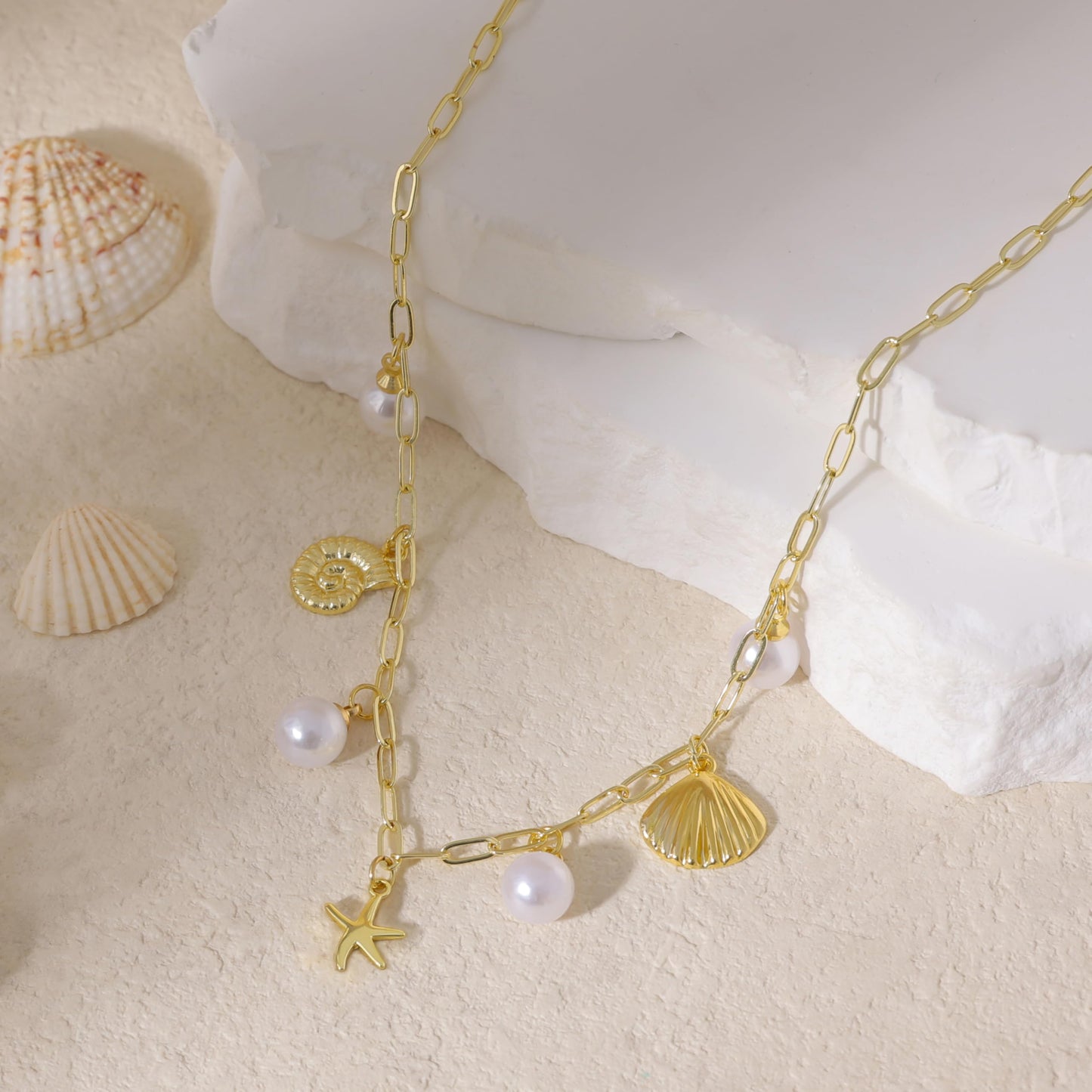 SELSHE Charm Necklace for Women,Dainty 14K Gold Plated Statement Beach Necklaces Cute Pearl Seashell Starfish Necklace Charms Waterproof Beach Necklaces for Women Trendy Summer Jewelry