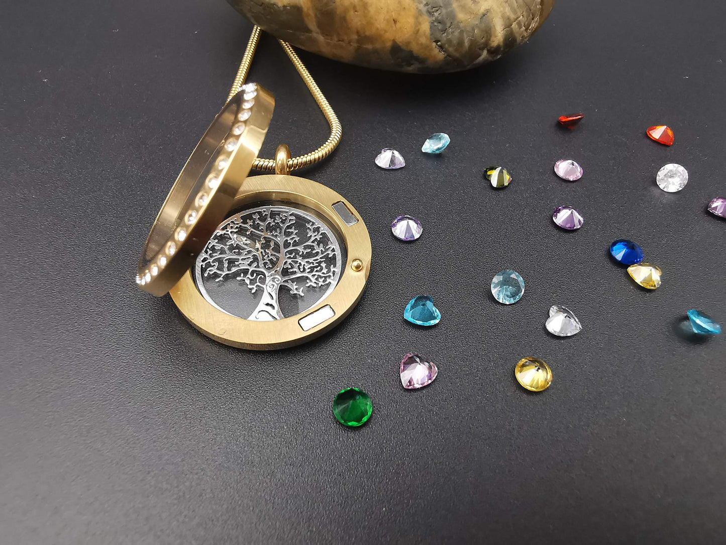 18K Gold Plated Family Tree of Life Floating Locket Necklace, Diy Stainless Steel Pendant with 24Pcs Birthstones for Mummy Mom Mother in Low Grandma Nana Aunt Niece