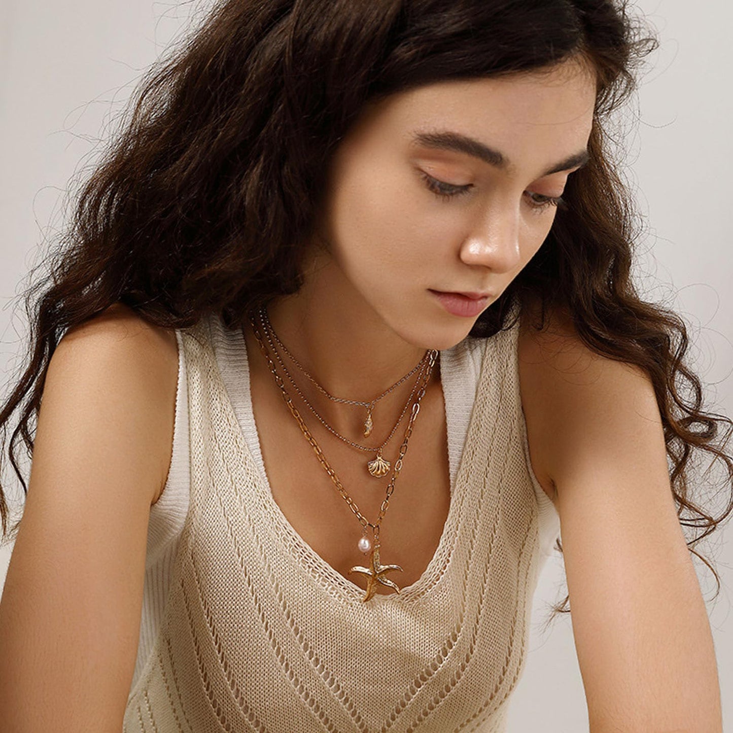 Gold Starfish Shell Necklace for Women Boho Layered Seashell Conch Shell Pearl Pendant Necklaces Set Bohemain Starfish Beach Necklaces Stack Beachy Summer Jewelry Outfits Accessories