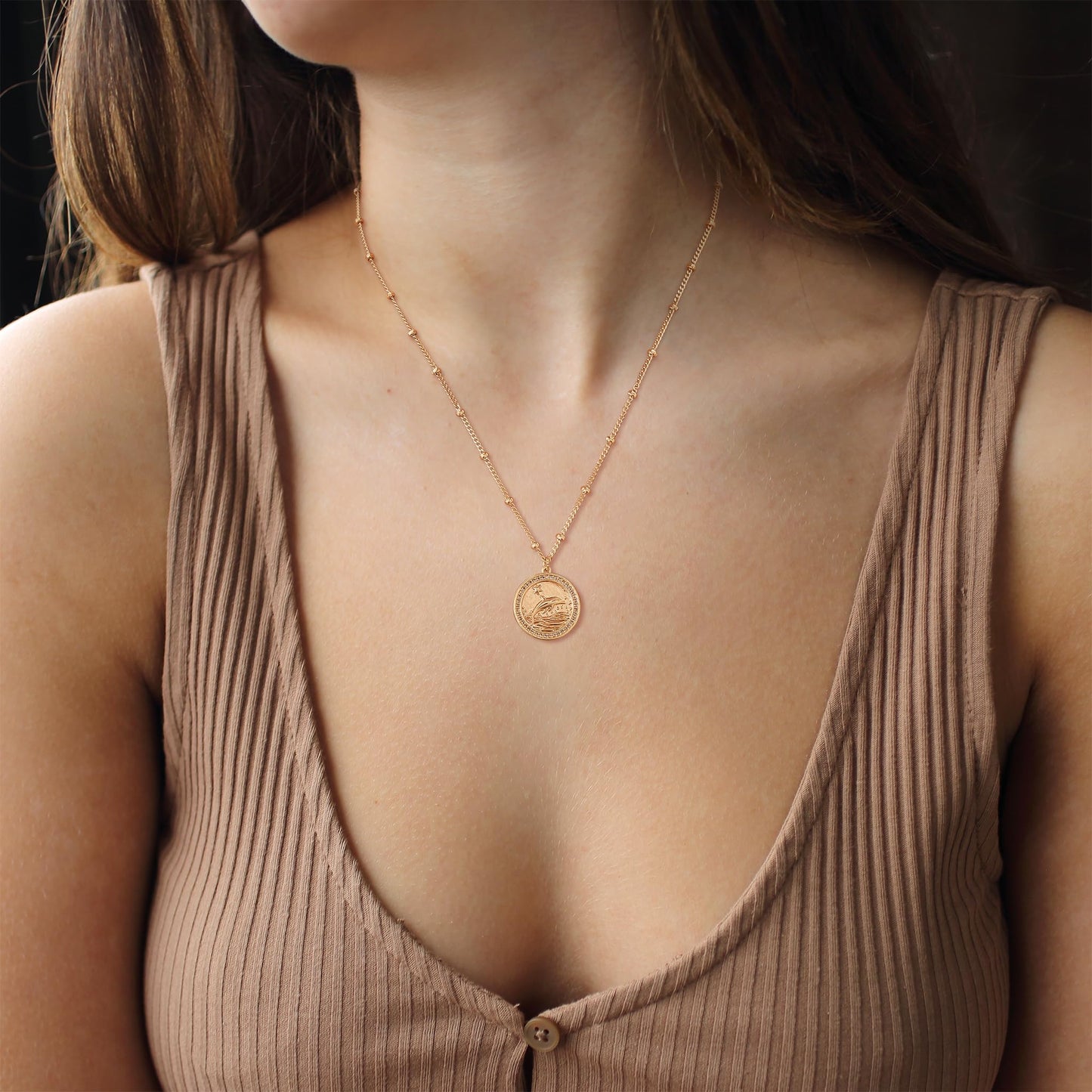 MTMY Gold Starfish Necklace 14K Gold Plated Shell Conch Ocean Pendant Necklace for Women Beach Summer Jewelry(Dolphin)