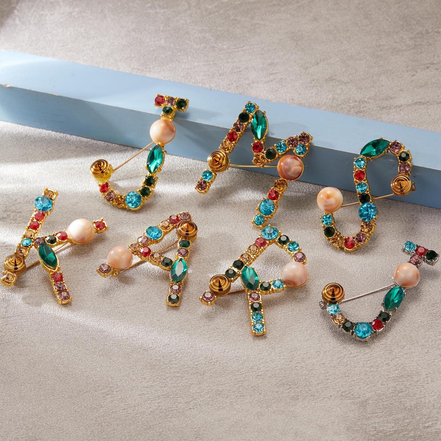 RINHOO Pearl Initial Brooch Pin Crystal A-Z 26 Alphabet Letters Brooch Colorful Enamel Breastpin Pin Jewelry for women Gifts (Gold-R)