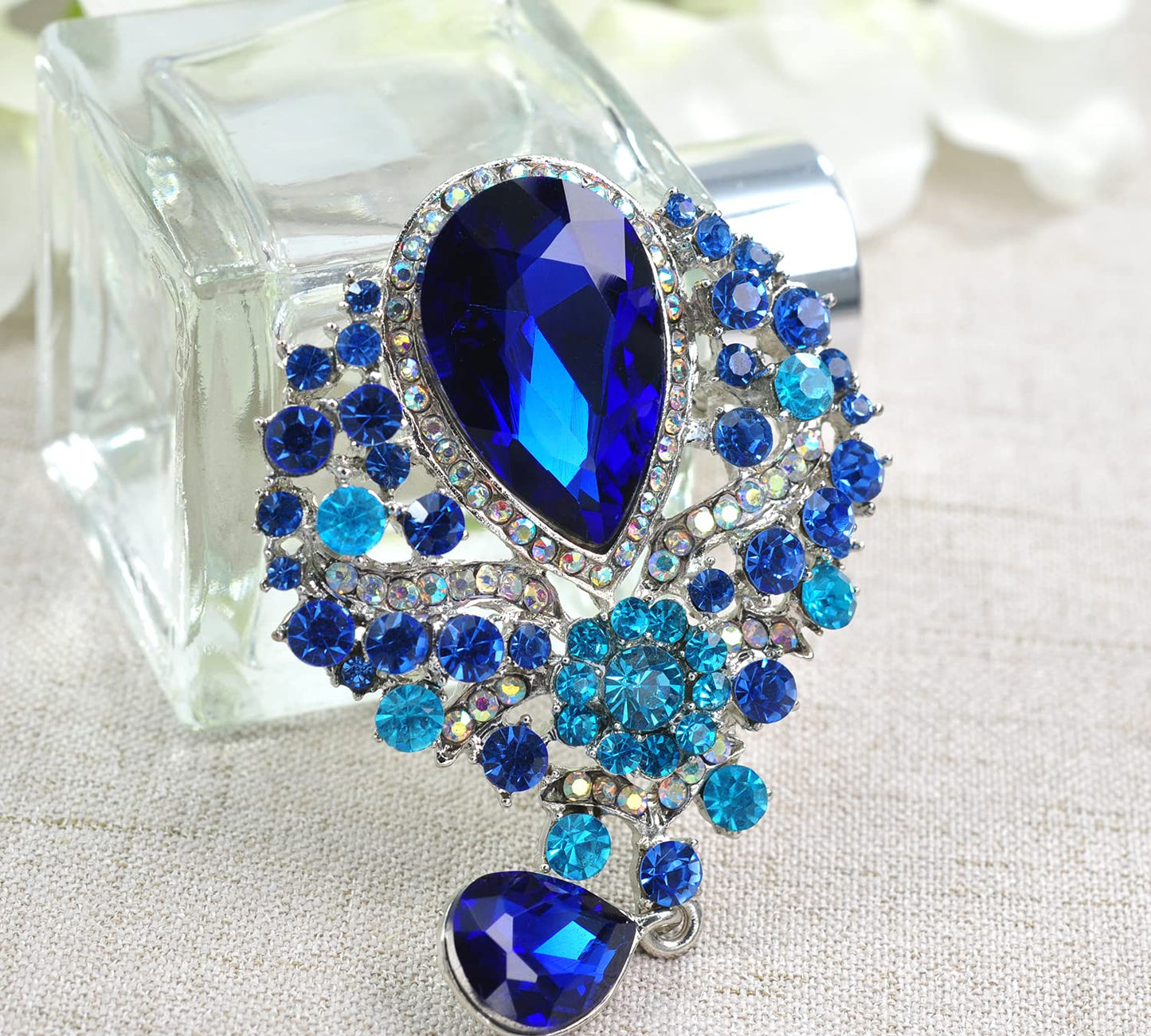 Gyn&Joy Women's Vintage Style Austrian Crystal Flower Teardrop Lake Blue Gorgeous Brooch Pin BZ061
