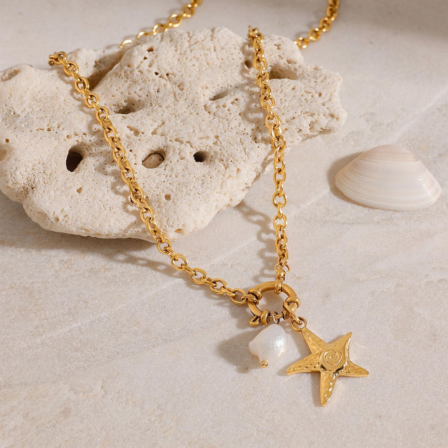 Biuwos Summer Swirl Star Necklace for Women Metal Starfish Pendant Necklace Vacation Beach Jewelry
