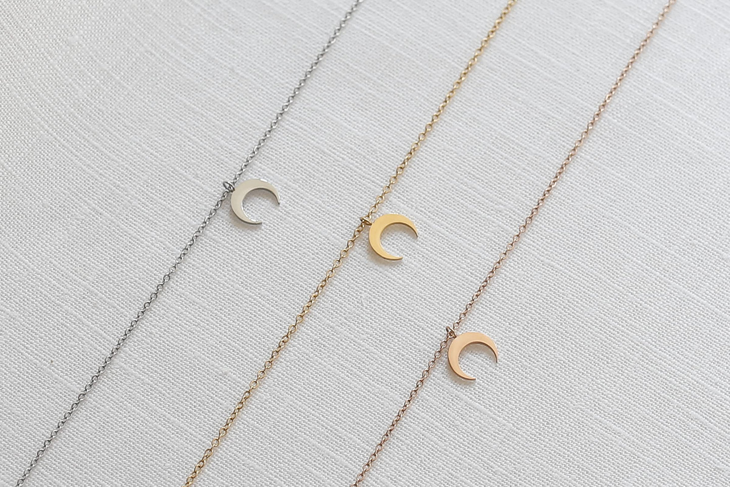 LUUK LIFESTYLE Necklace for women with crescent moon pendant, HAPPINESS gift card, modern and minimalist fashion accessory, 19” length, jewelry for everyday wear, layer look, good luck charm, gold