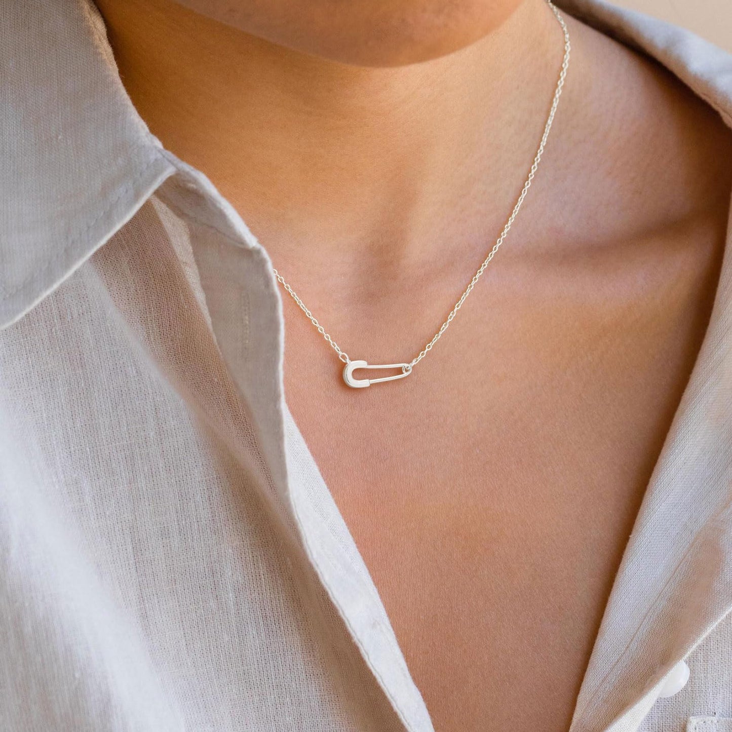 VRIUA Safety Pin Necklace for Women, 14K Silver Plated Dainty Safety Pin Pendant Necklace Simple Everyday Jewelry