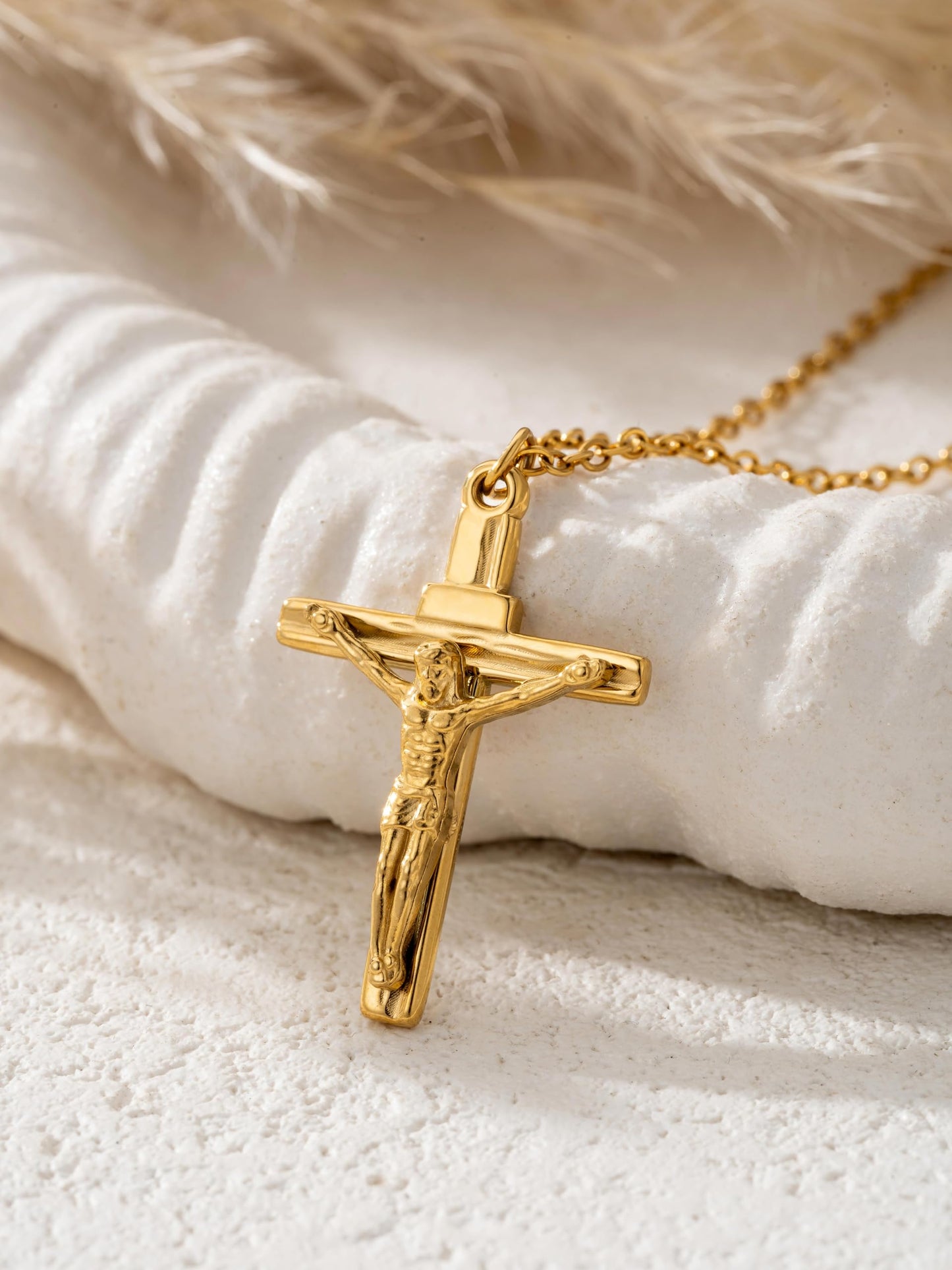 Baydurcan Gold Cross Necklaces for Women Crucifix Necklace Christian Gifts for Her Friends Female Jesus Necklace Christian Women Gifts (Cross)