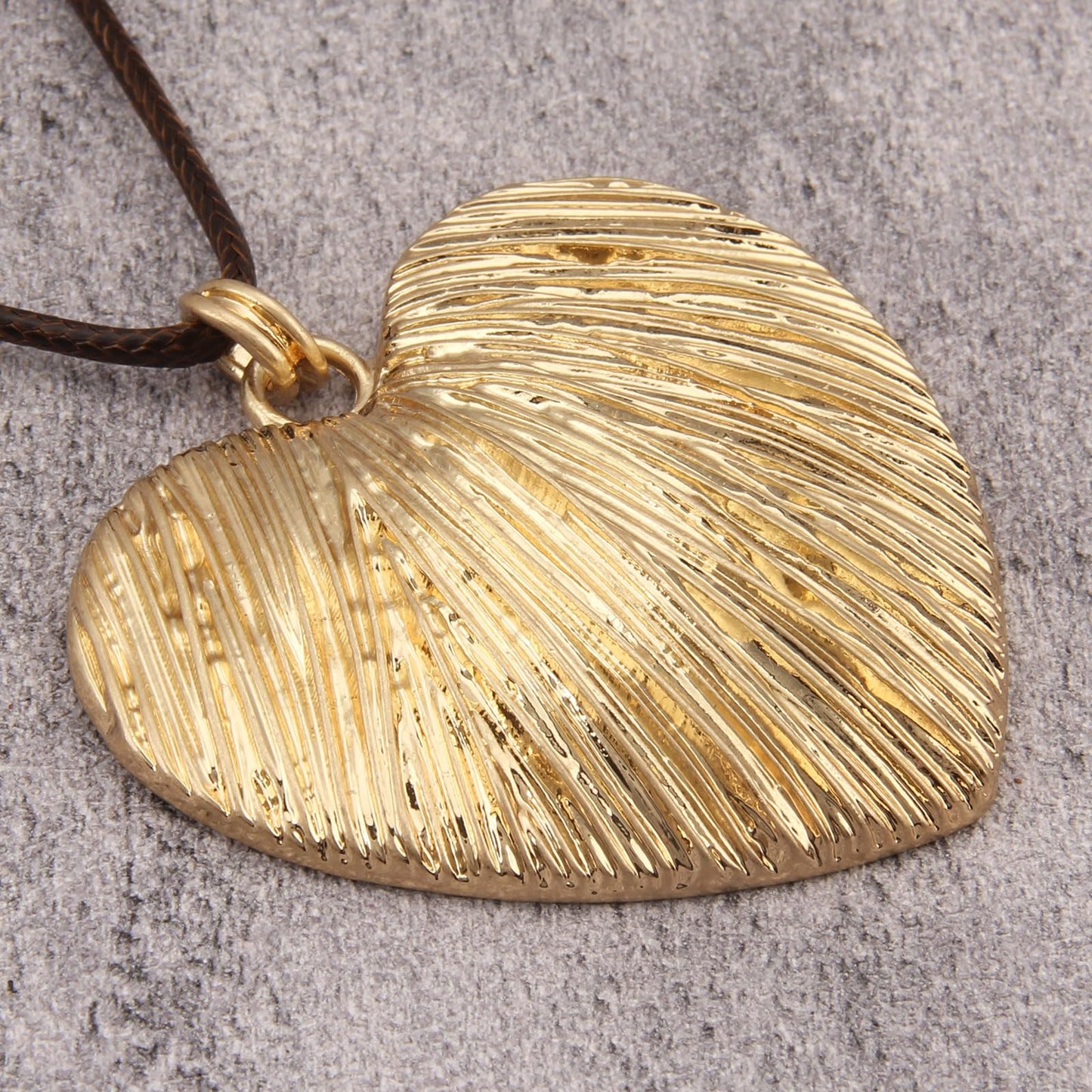 joymiao Boho Necklaces for Women Chunky Vintage Necklaces Large Pendant Necklace with Gold Heart Long Chain Bohemian Hippie Style