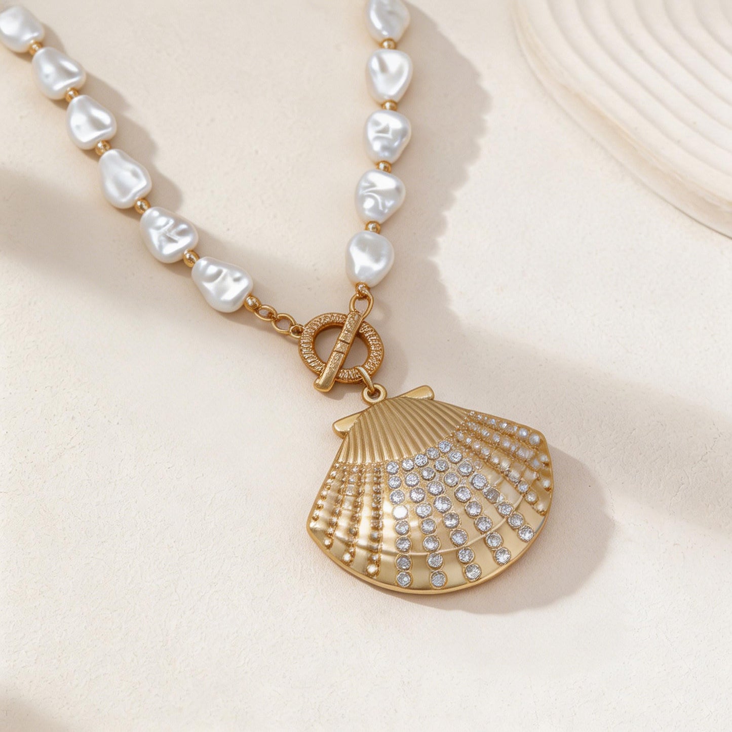 Chunky Gold Starfish Necklace for Women Big Gold Starfish Pendant Necklace Dainty Baroque Pearl Choker Necklaces Summer Beach Jewelry Gifts for Women (Shells)