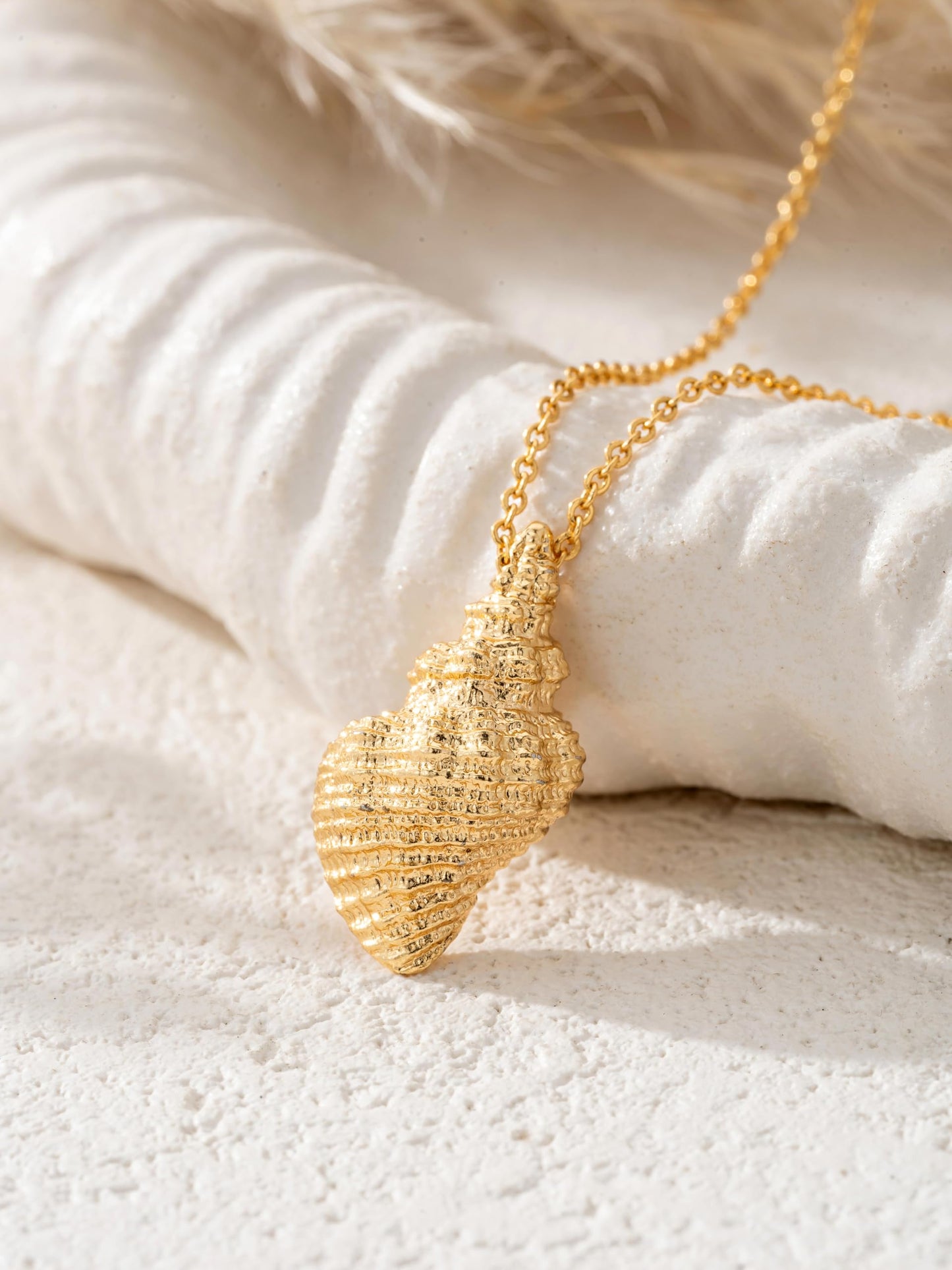 Baydurcan Gold Seashell Necklace Shell Necklaces for Women Gold Shell Necklace Encouragement Gifts for Women (Seashell)