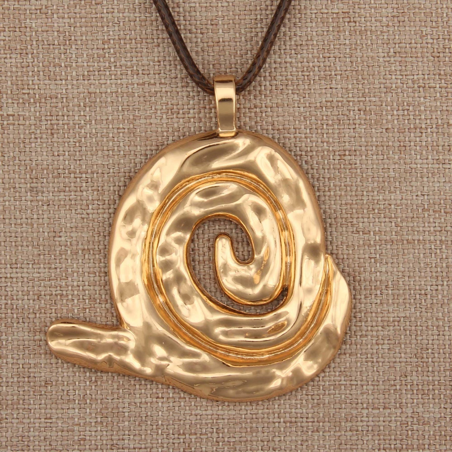 joymiao Bohemian Pendant Necklace Women Chunky Gold Necklace Boho Vintage Statement Necklaces with Swirl Pendant Casual Hippie Jewelry