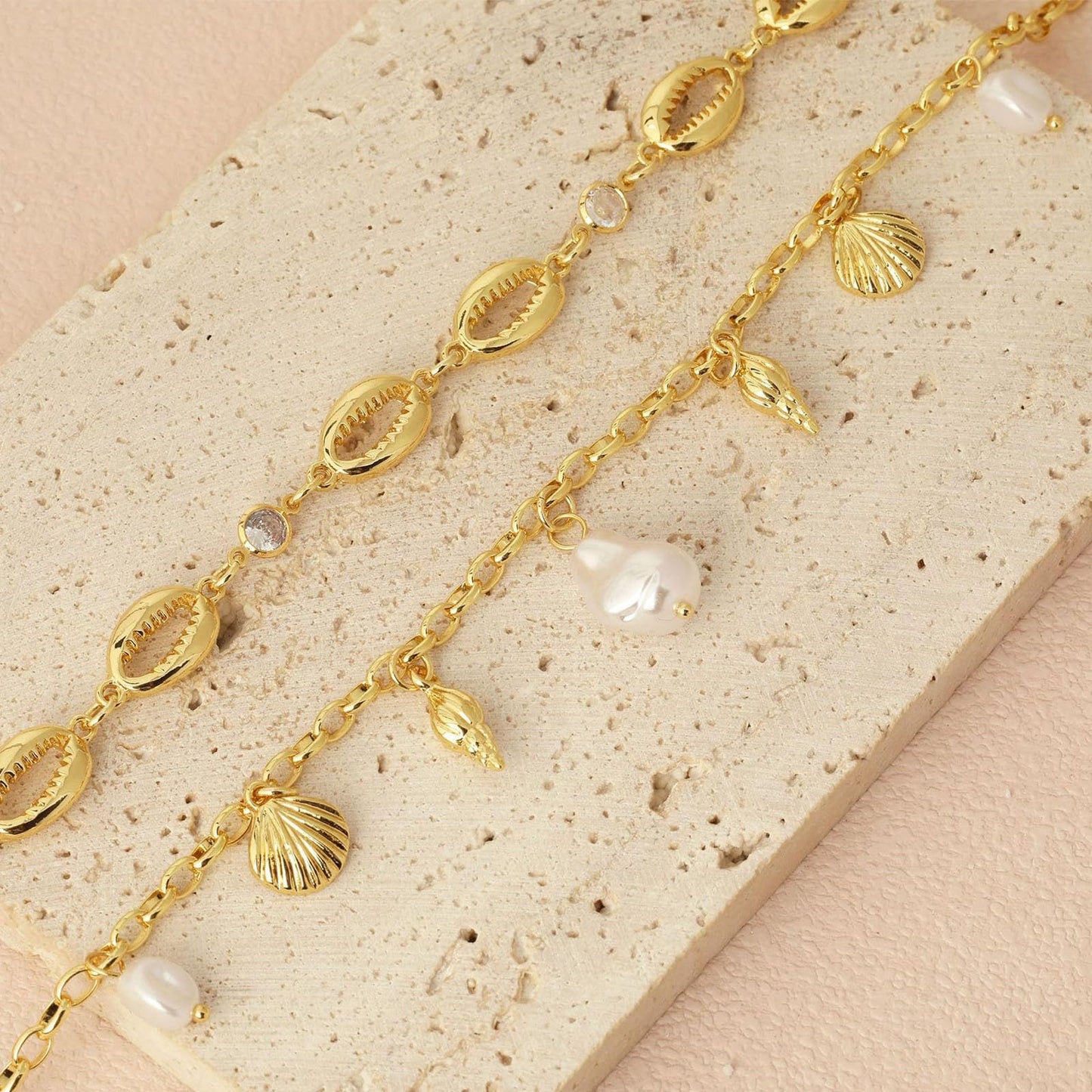 Gold Starfish Shell Necklace for Women Boho Layered Seashell Conch Shell Pearl Pendant Necklaces Set Bohemain Starfish Beach Necklaces Stack Beachy Summer Jewelry Outfits Accessories