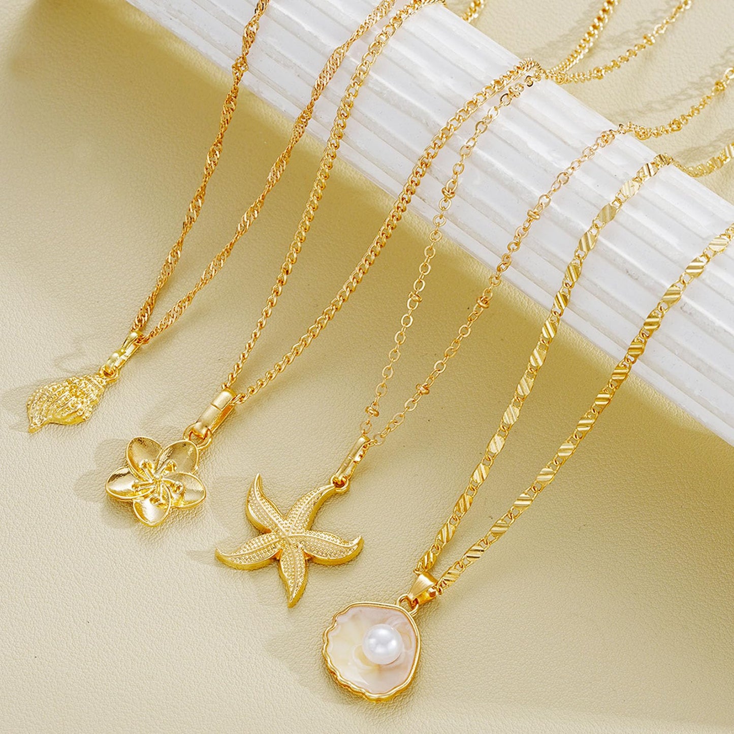 Gold Starfish Shell Necklace for Women Boho Layered Seashell Conch Shell Pearl Pendant Necklaces Set Bohemain Starfish Beach Necklaces Stack Beachy Summer Jewelry Outfits Accessories