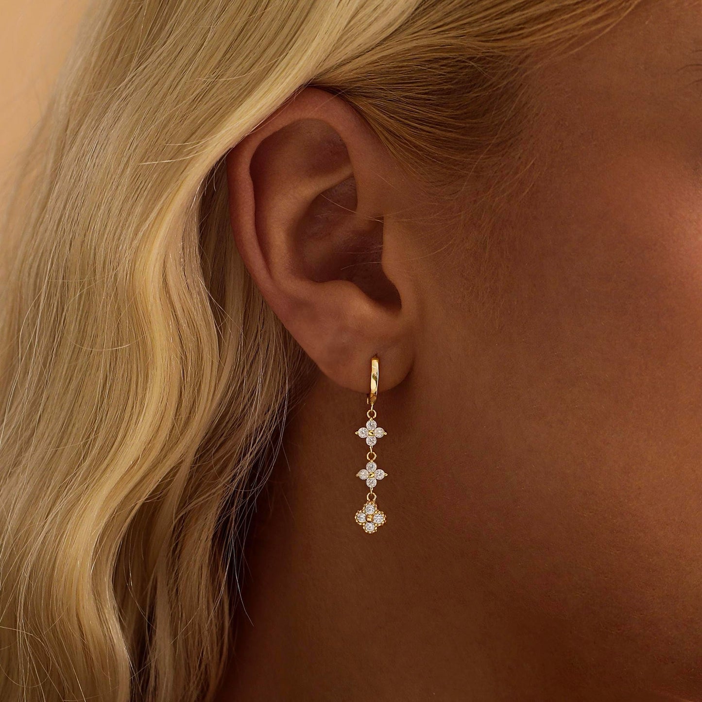 Voduim Long Gold Earrings for Women, Unique Bridal Wedding Earrings 14k Gold Plated Rhinestone Clover Drop Earrings for Women Trendy Elegant Dangle Earrings Fashion Prom Earring Jewelry