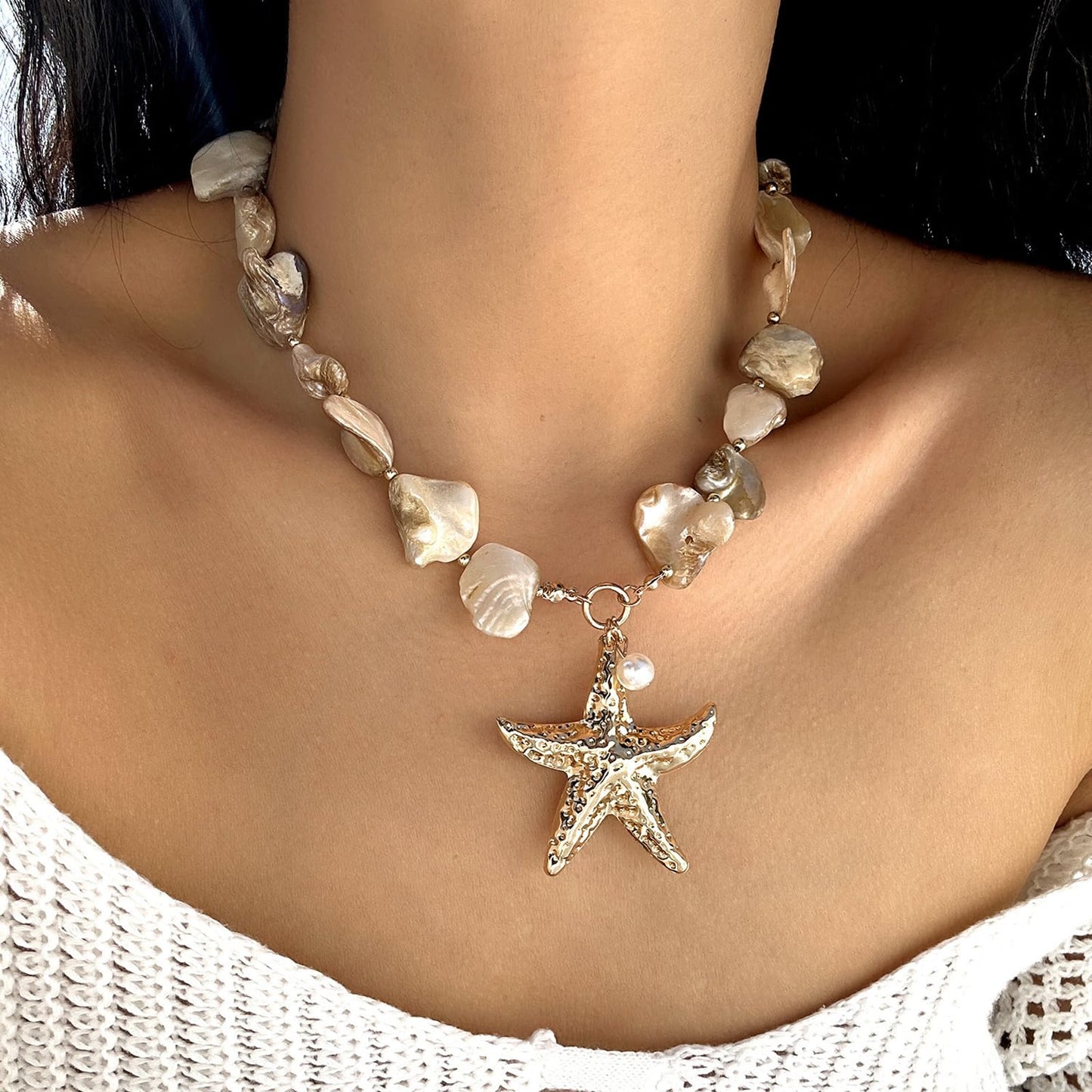 Chunky Shell Starfish Pendant Necklace for Women Colorful Seashell Star Statement Necklace Gold Baroque Freshwater Pearl Necklace Boho Lrregular Choker Memorial Necklace Summer Beach Costume Jewelry Accessories (A)