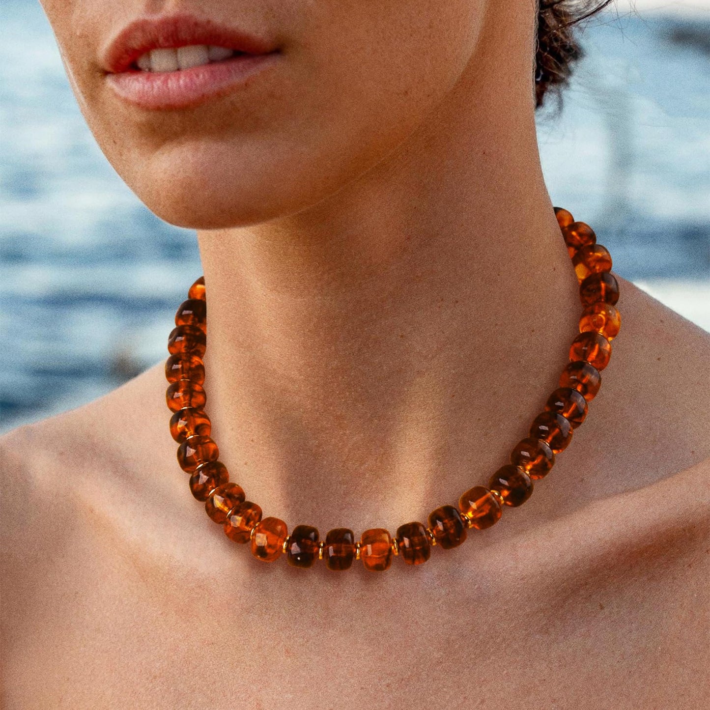 HolidayQbee Beaded Necklace for Women Boho Bead Chunky Necklace Big Bead Necklace Fashion Trendy Summer Amber Resin Beaded Necklaces Jewelry Gifts