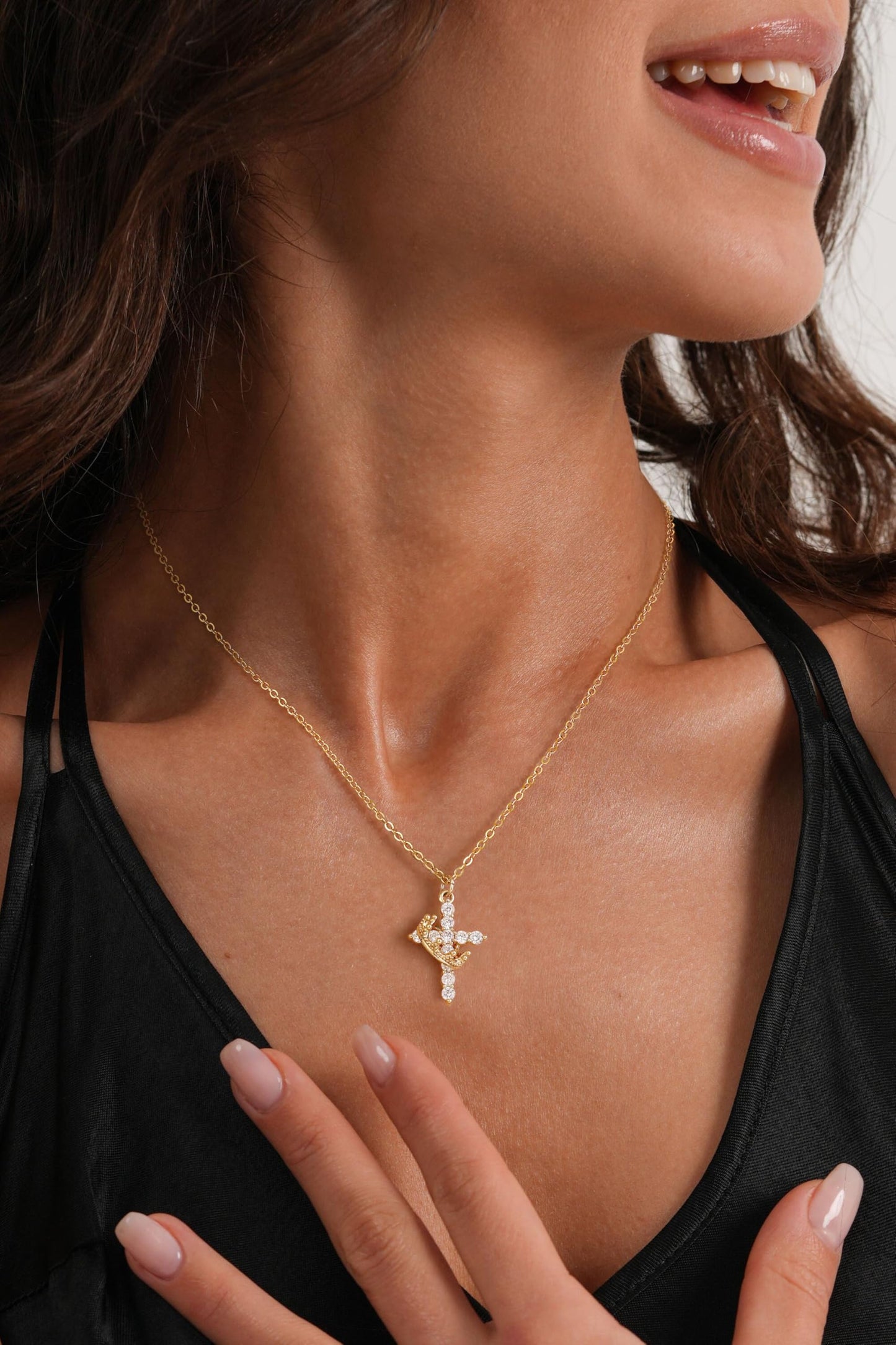 Robaice Gold Cross Necklace for Women, 14K Gold Plated Crown Cross Pendant Necklace Cross Necklaces Faith Jewelry First Communion Necklace, Gold