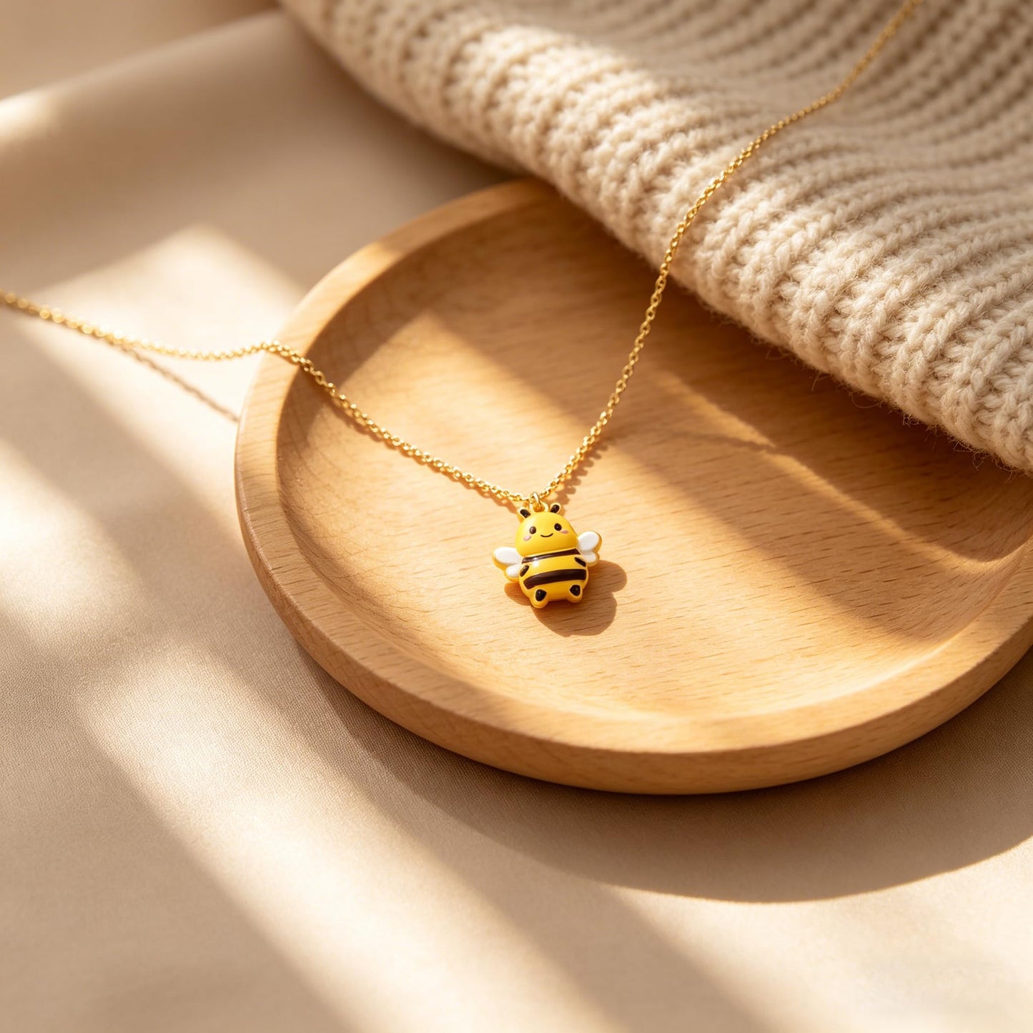 Baydurcan Bee Sister Necklace, Sisters Gifts from Sisters, Bumblebee Pendant Jewelry, Soul Sister Gift for Best Friend