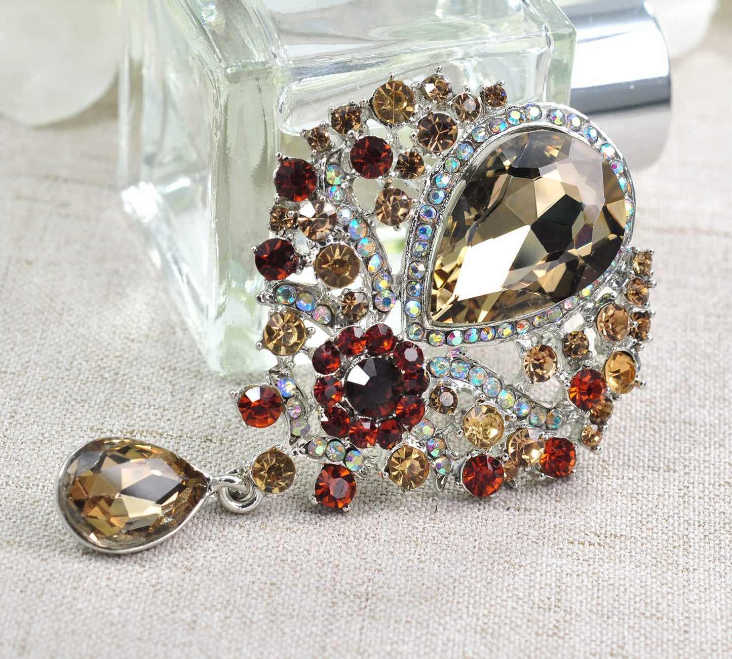 Gyn&Joy Women's Vintage Silver Tone Crystal Rhinestone Flower Wedding Bridal Teardrop Brooch Pin BZ098