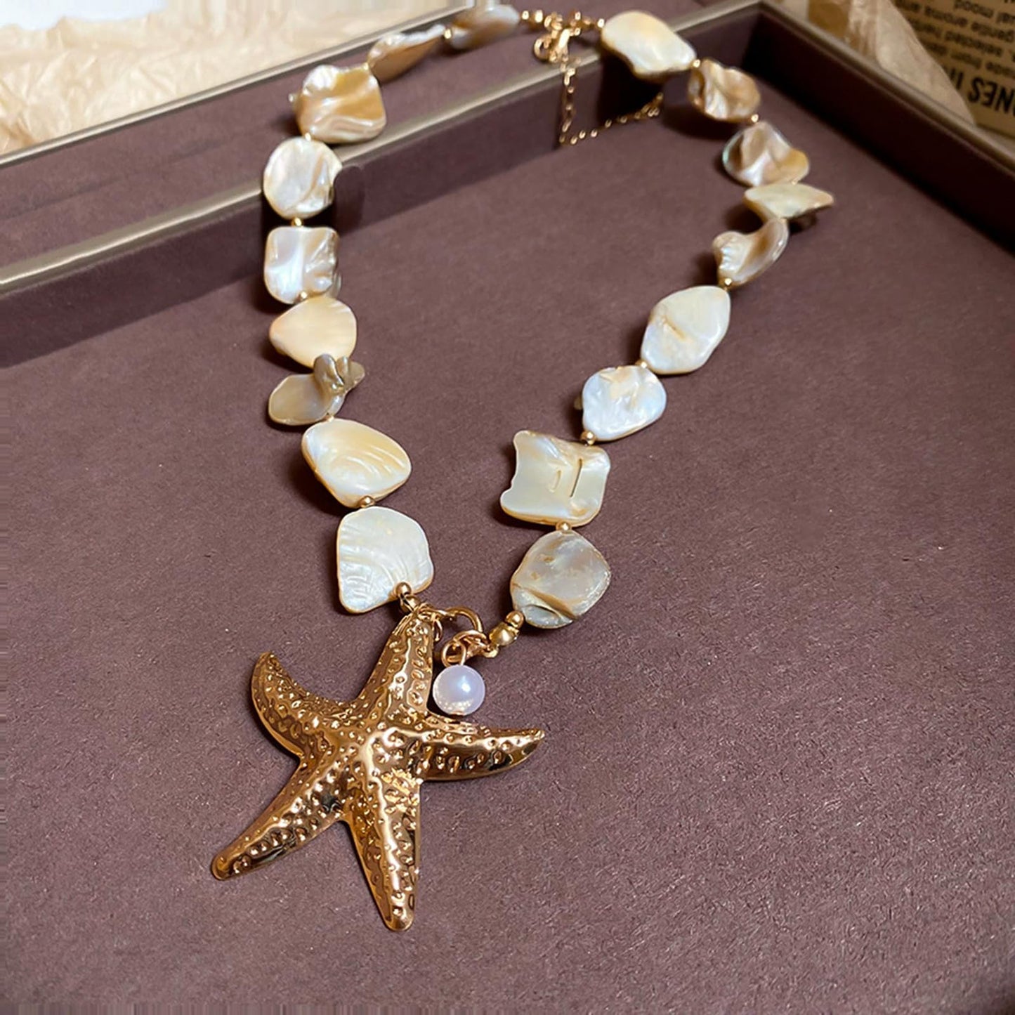 Chunky Shell Starfish Pendant Necklace for Women Colorful Seashell Star Statement Necklace Gold Baroque Freshwater Pearl Necklace Boho Lrregular Choker Memorial Necklace Summer Beach Costume Jewelry Accessories (A)